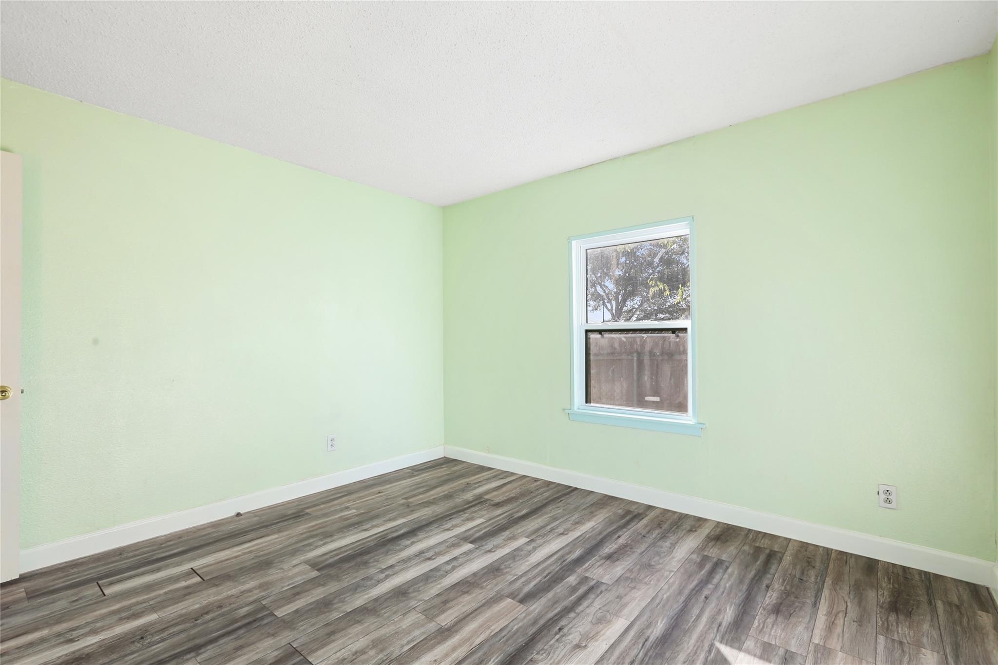 600 W Applegate Dr, Austin, TX 78753