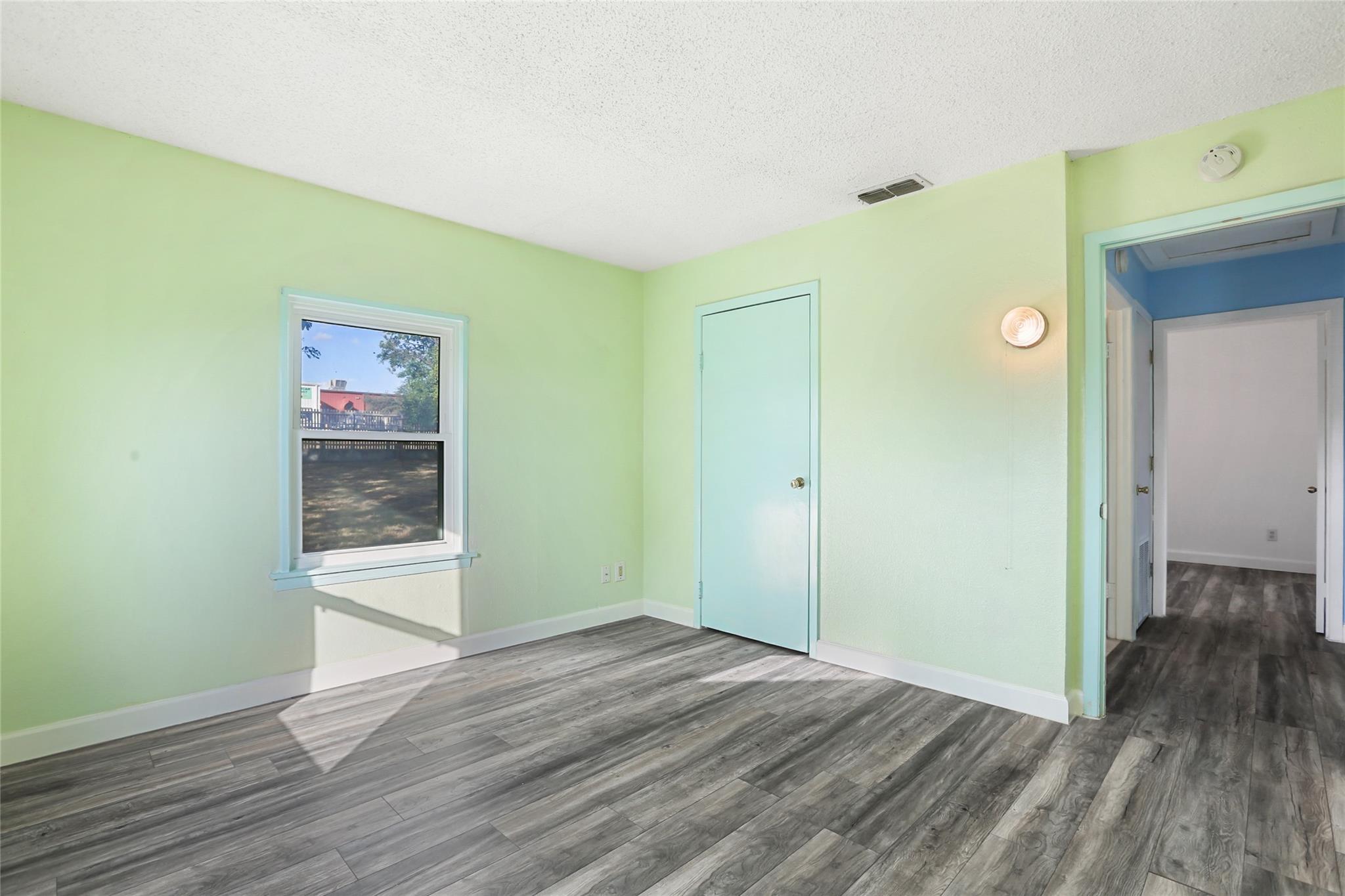 600 W Applegate Dr, Austin, TX 78753