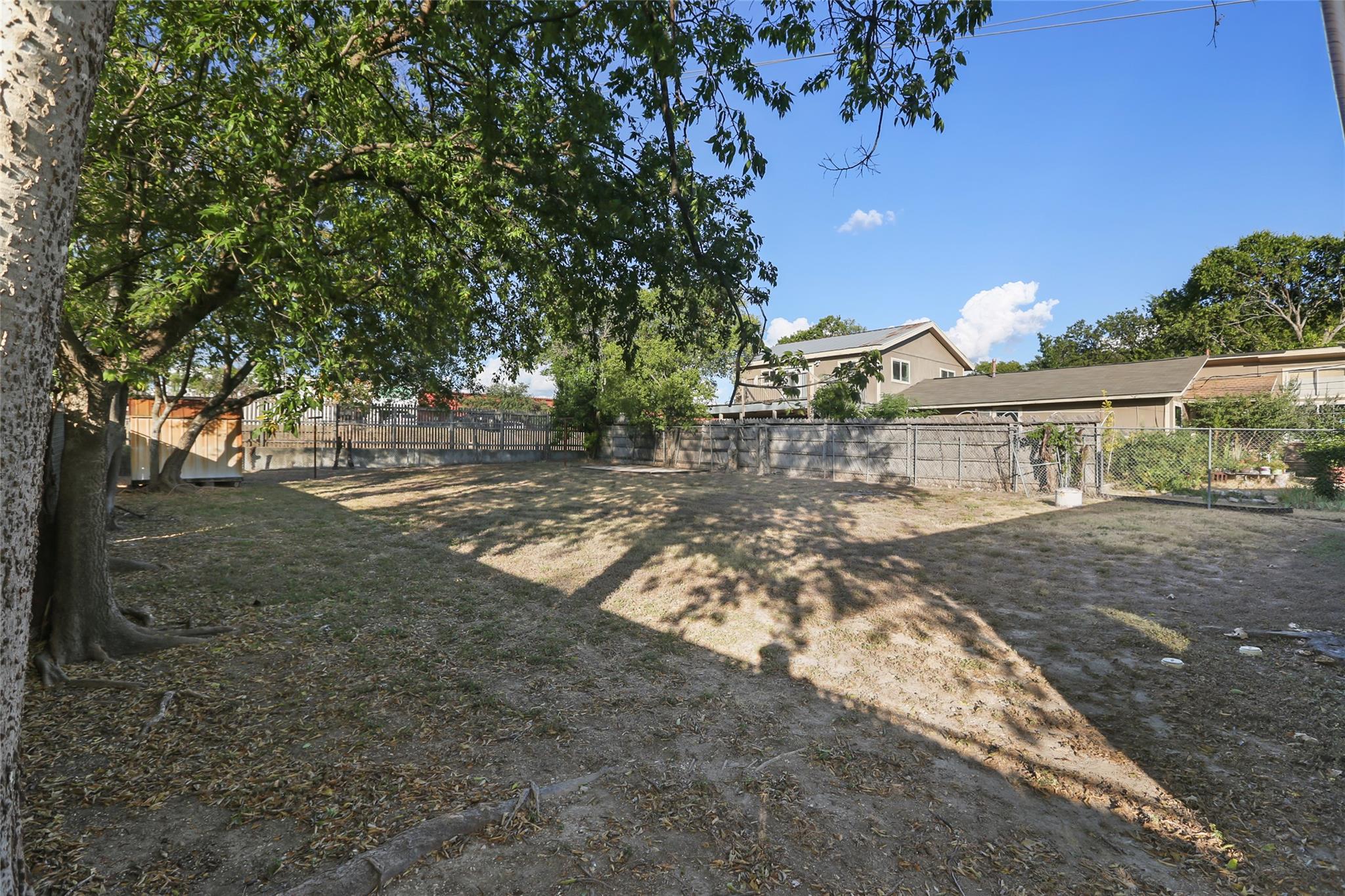 600 W Applegate Dr, Austin, TX 78753