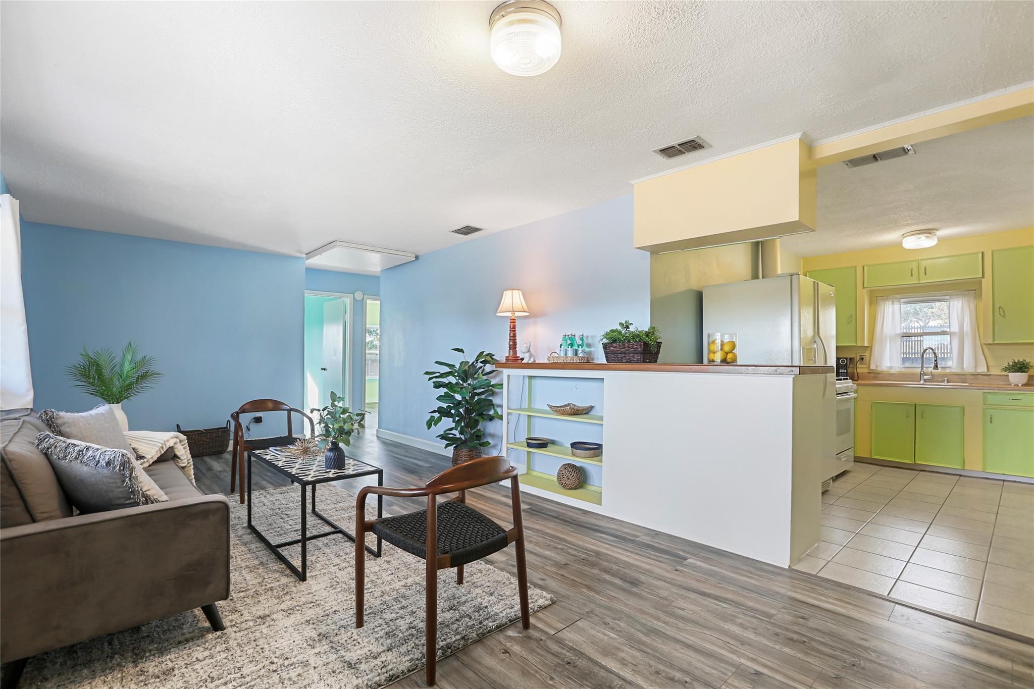 600 W Applegate Dr, Austin, TX 78753