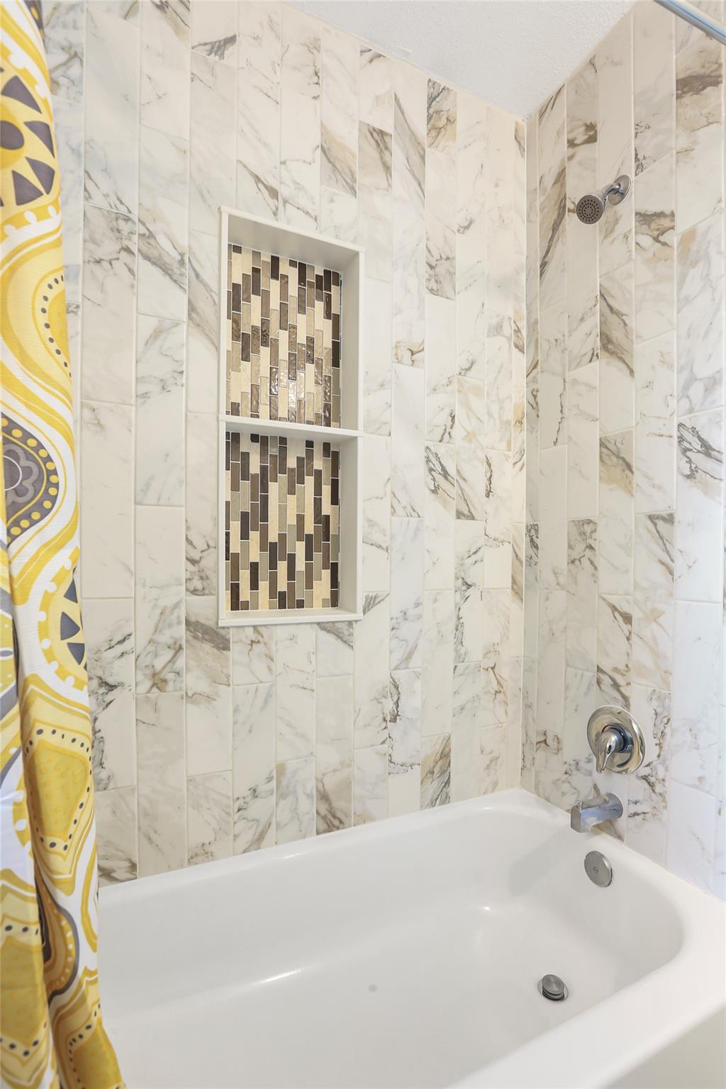 600 W Applegate Dr, Austin, TX 78753