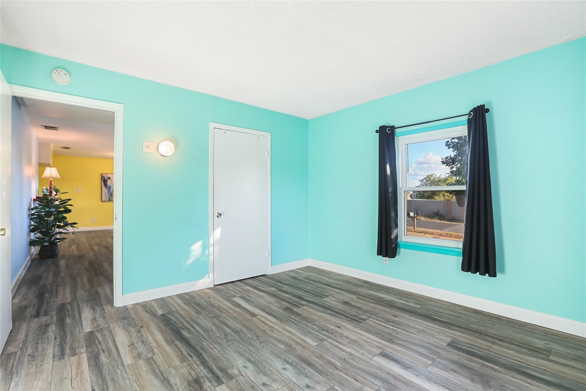 600 W Applegate Dr, Austin, TX 78753