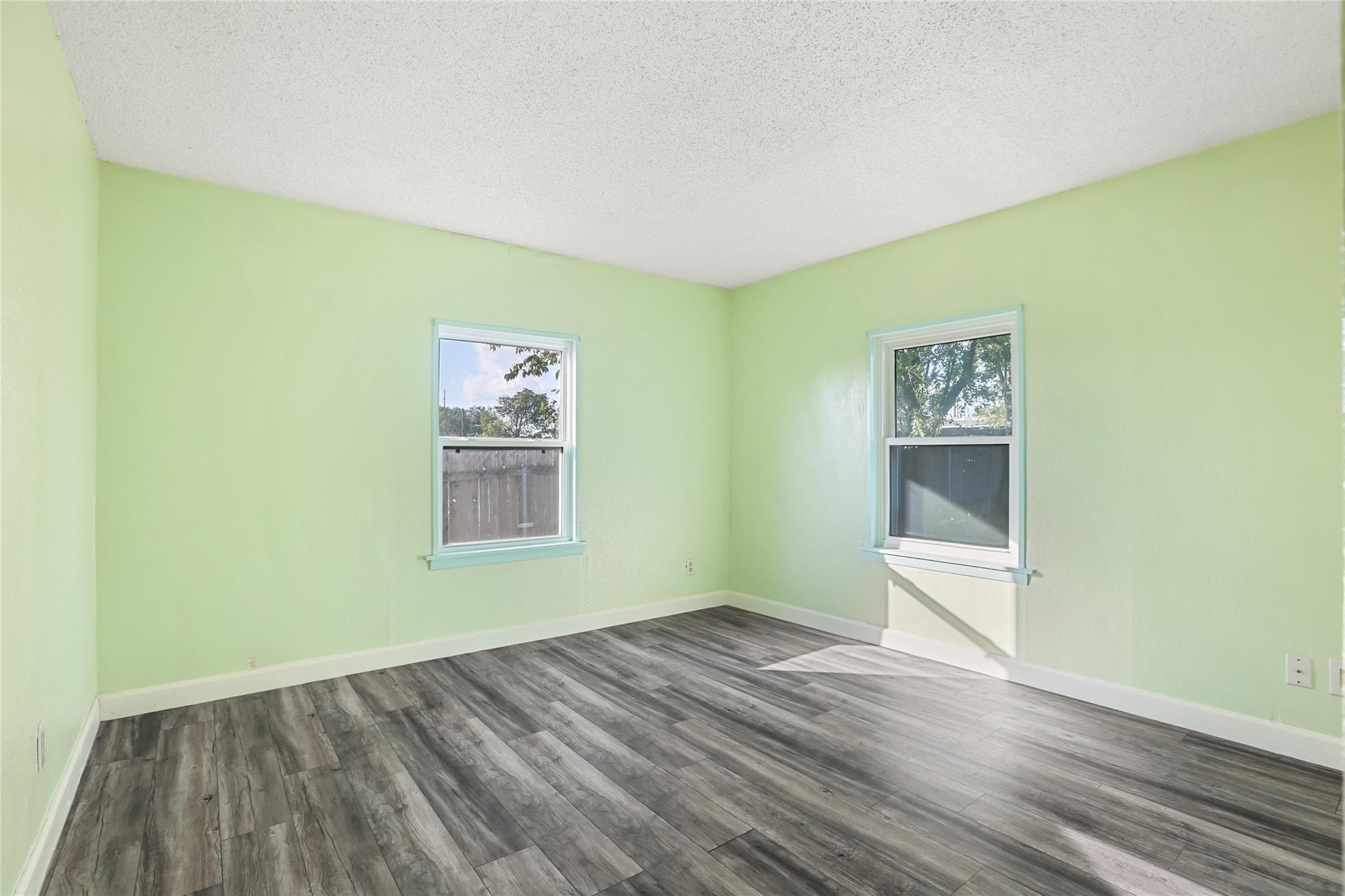 600 W Applegate Dr, Austin, TX 78753