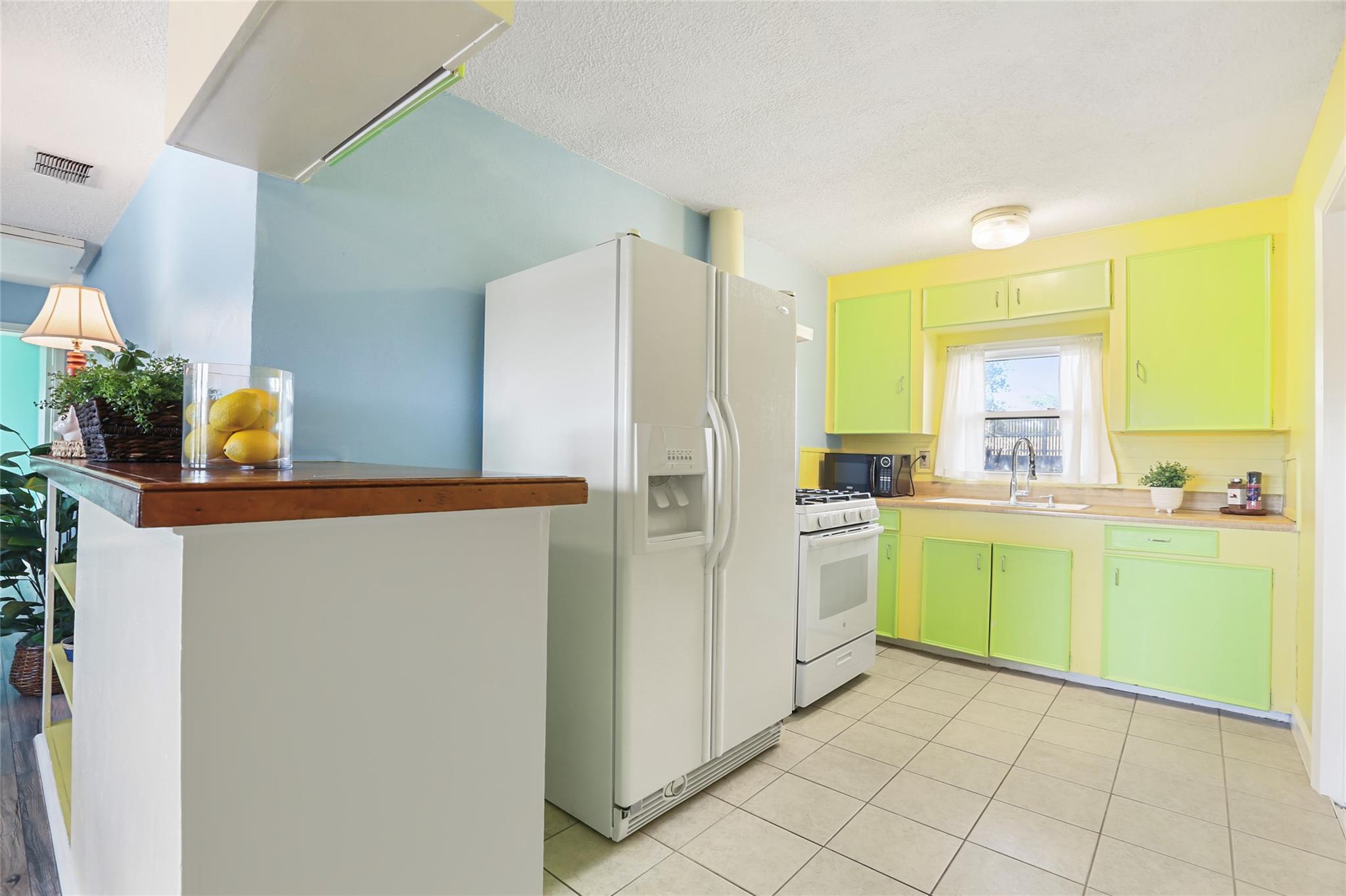 600 W Applegate Dr, Austin, TX 78753