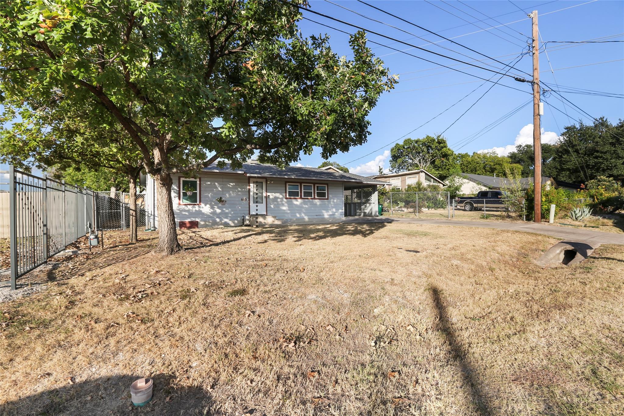 600 W Applegate Dr, Austin, TX 78753