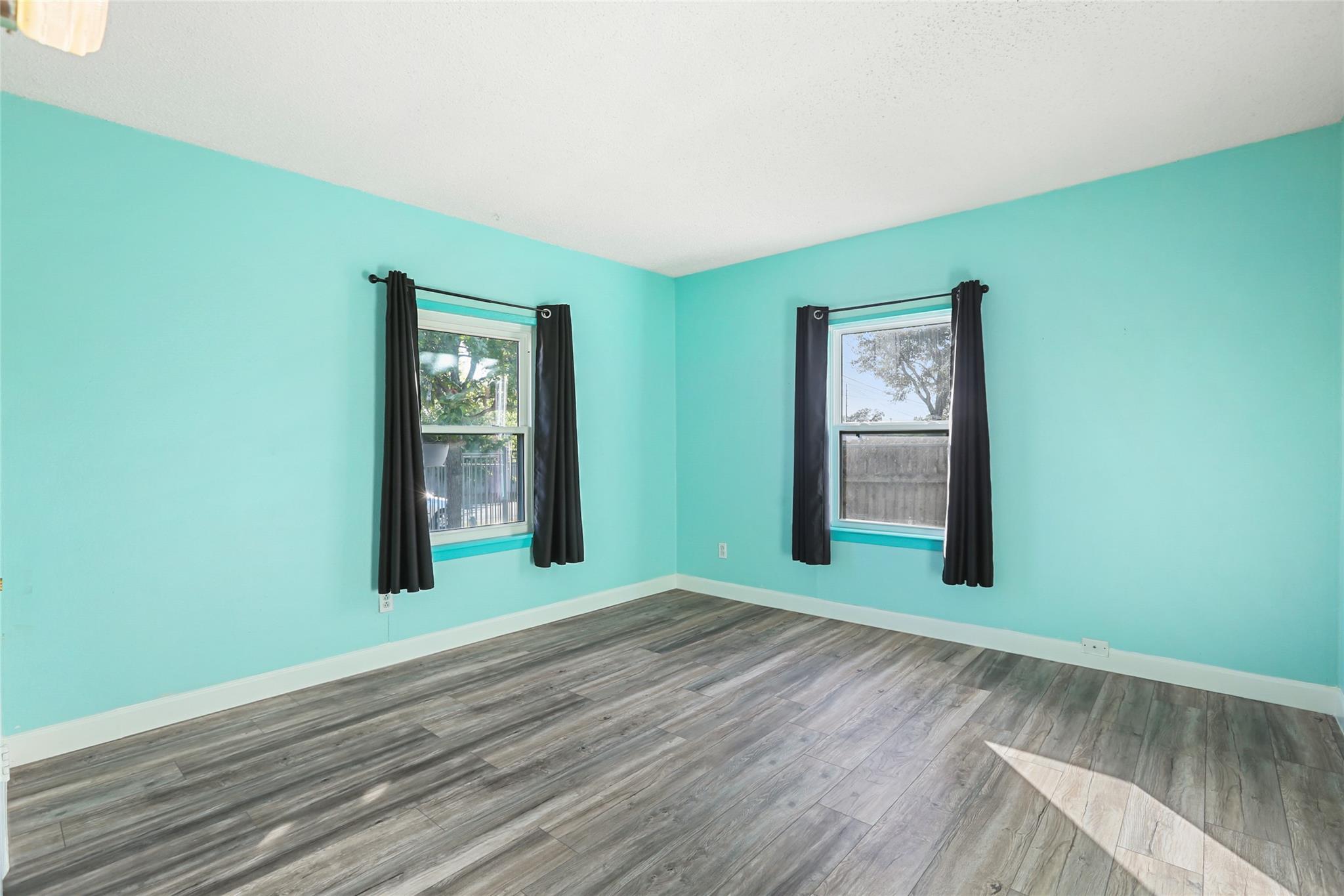 600 W Applegate Dr, Austin, TX 78753