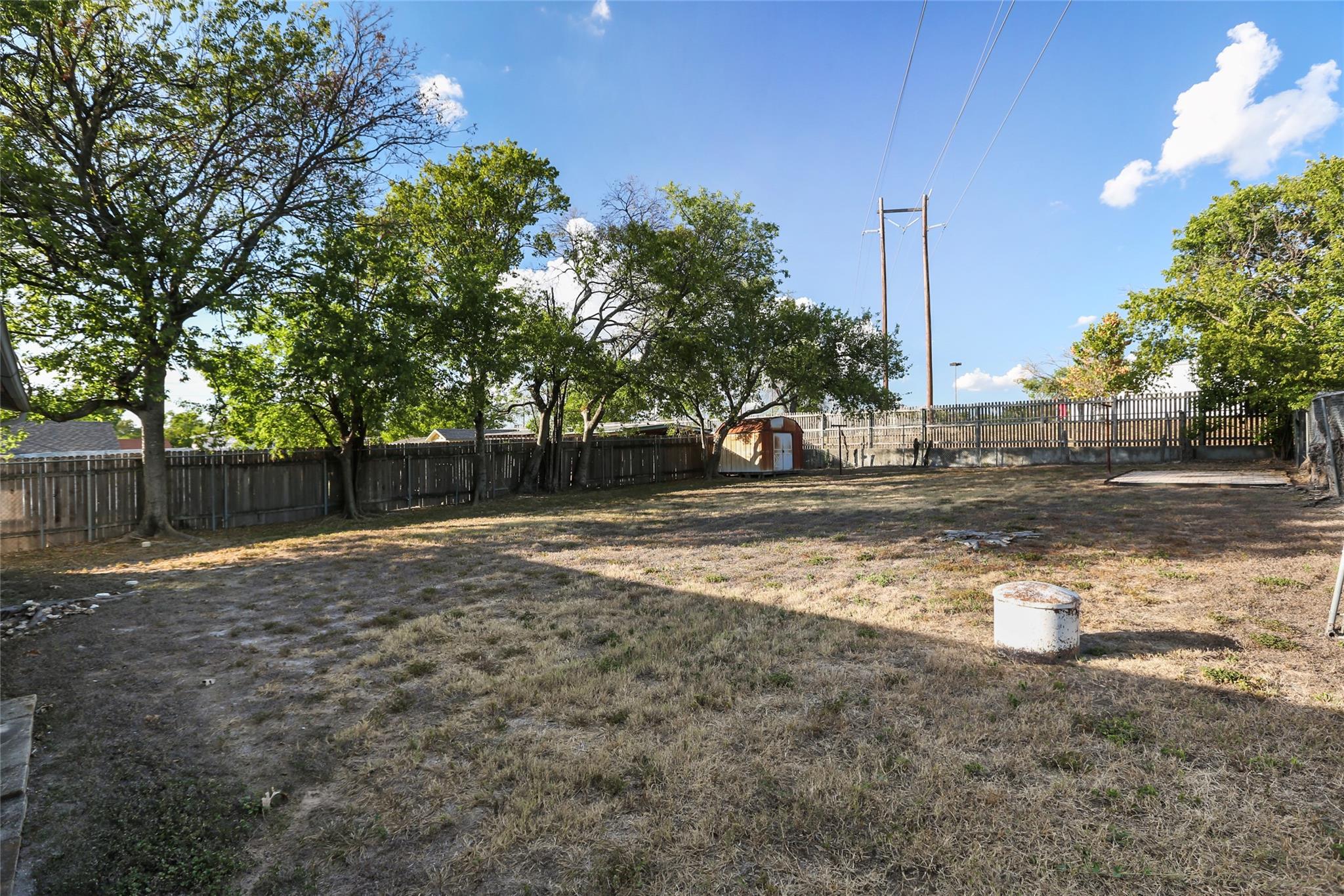 600 W Applegate Dr, Austin, TX 78753