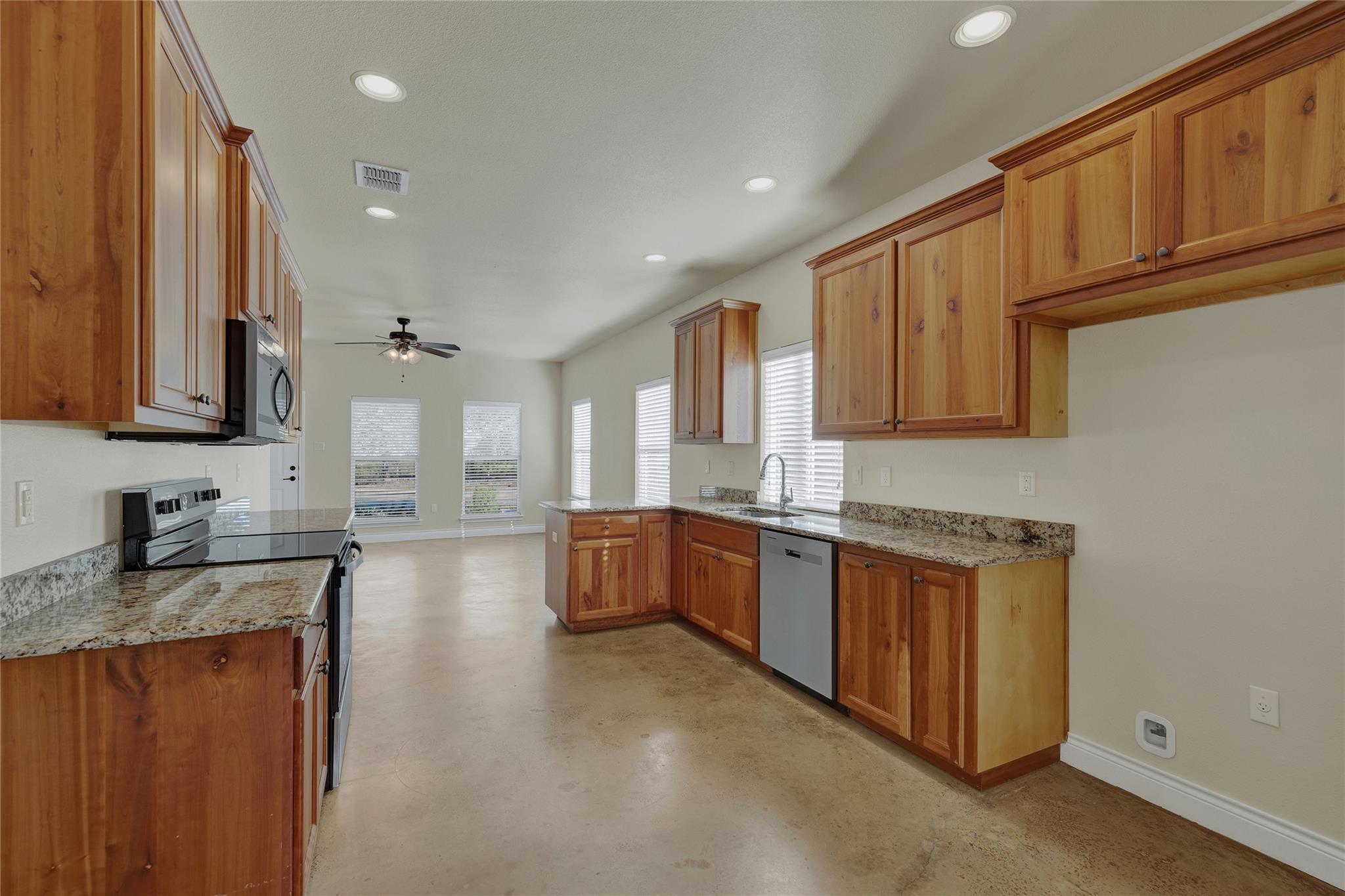 1382 Hanz Dr, New Braunfels, TX 78130