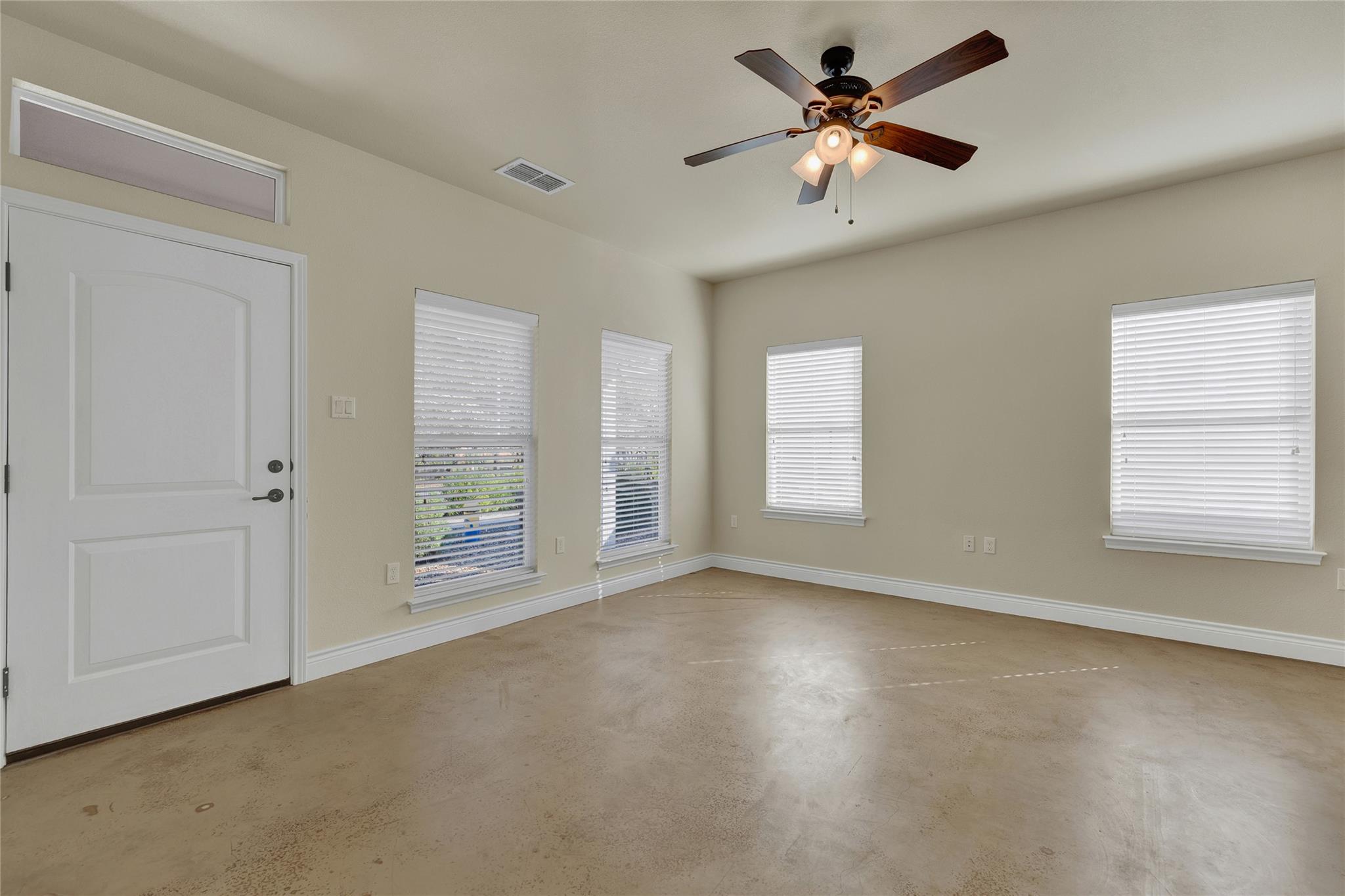 1382 Hanz Dr, New Braunfels, TX 78130