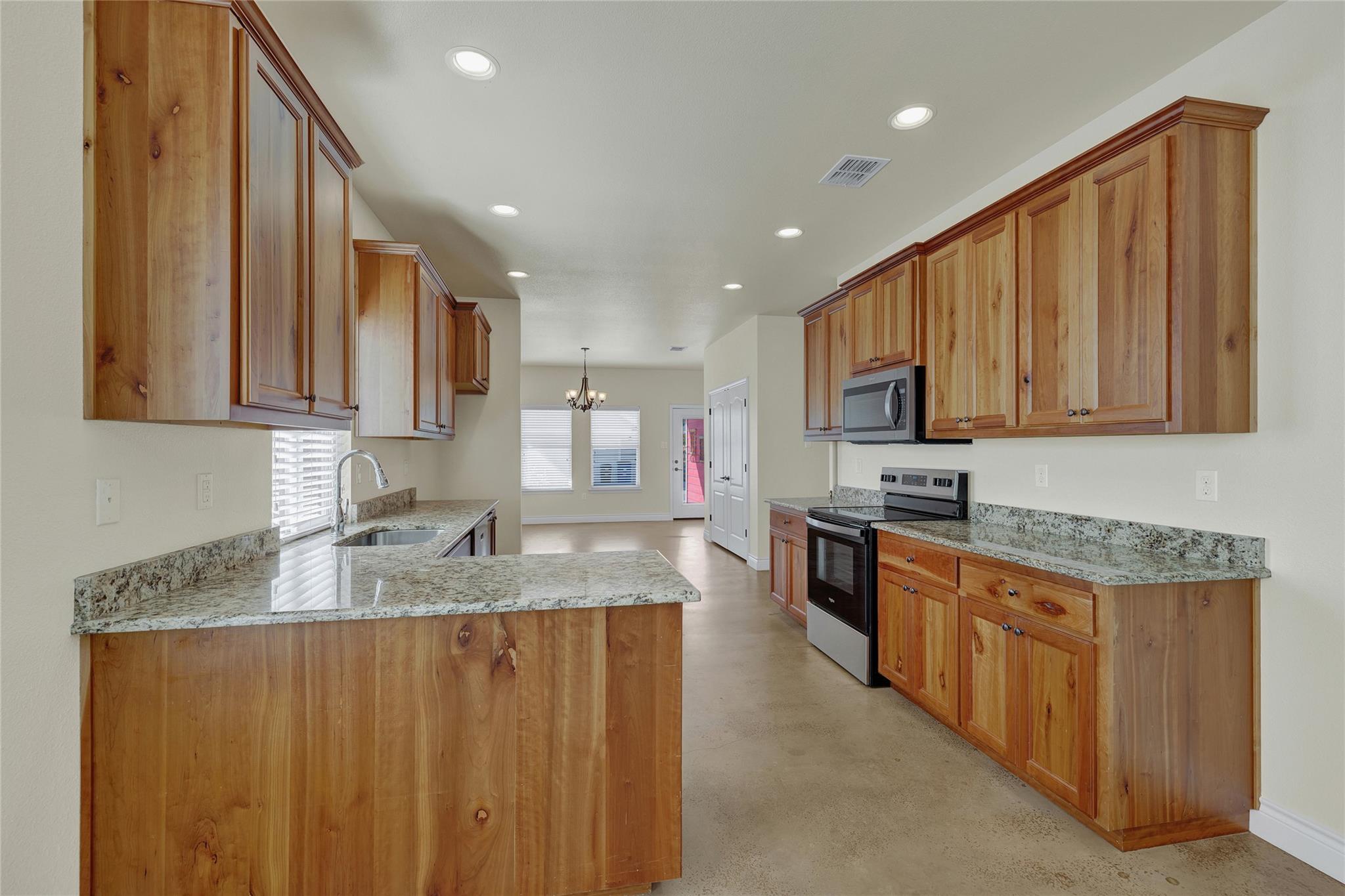 1382 Hanz Dr, New Braunfels, TX 78130