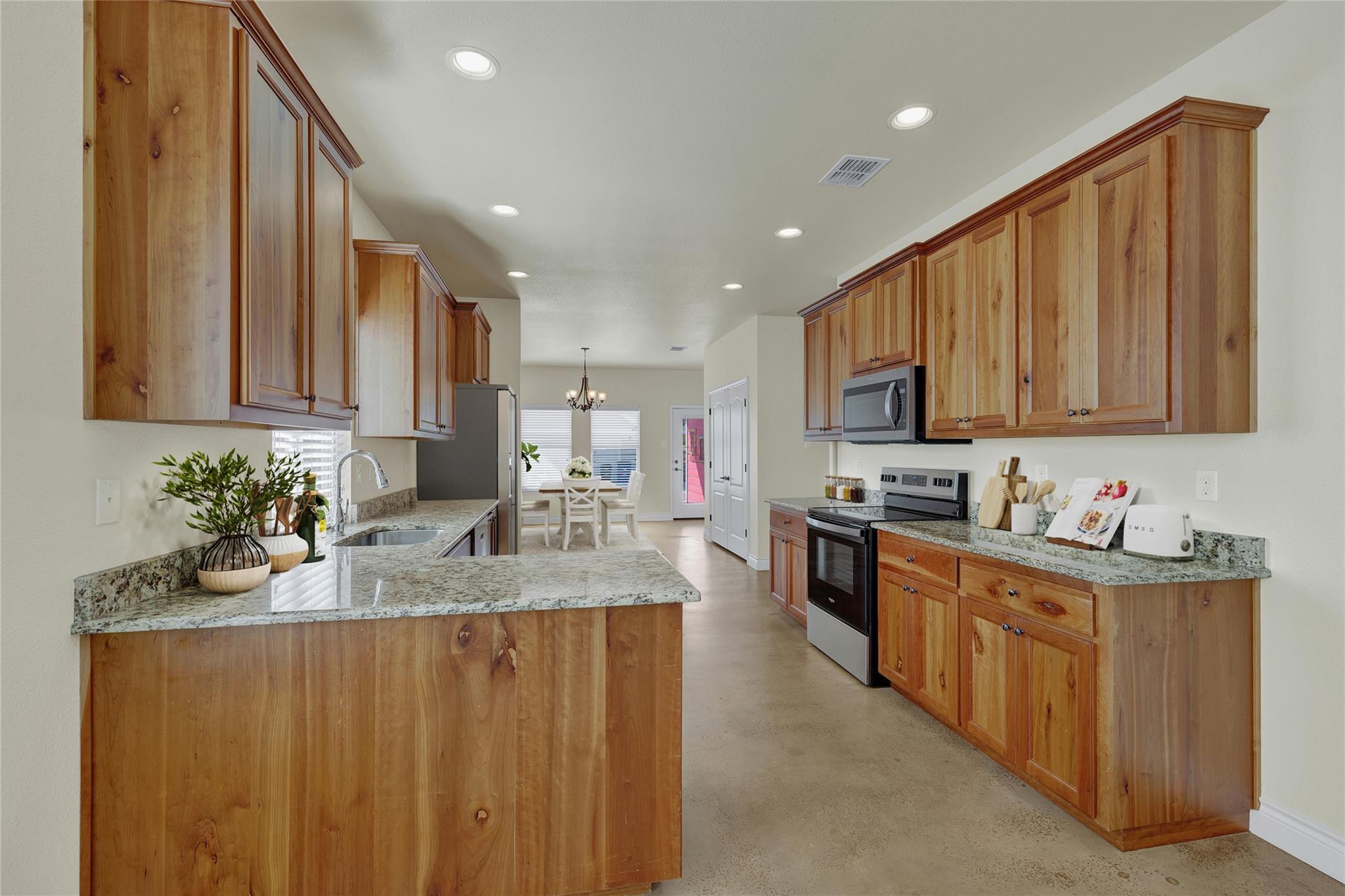 1382 Hanz Dr, New Braunfels, TX 78130