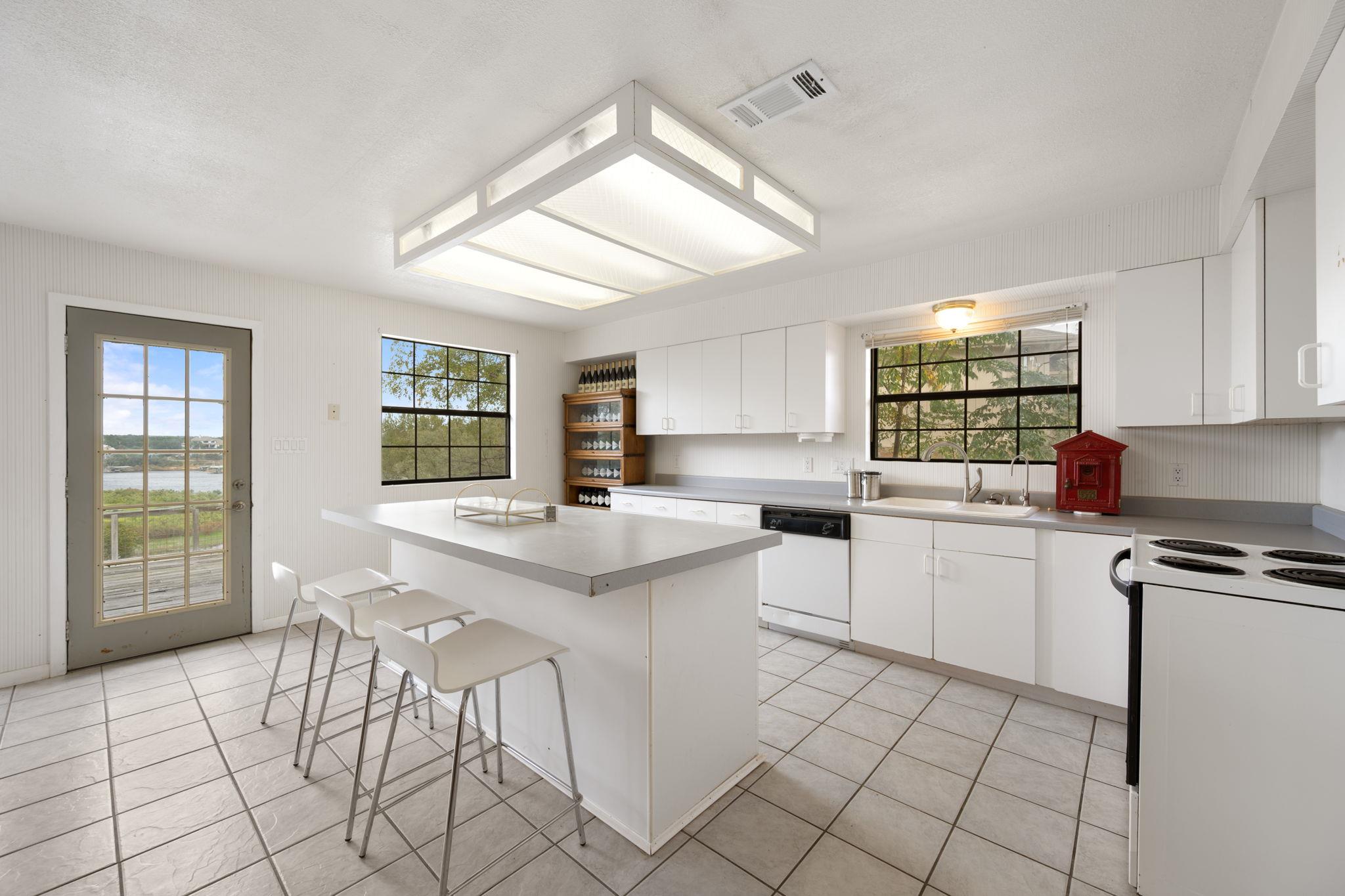 25304 Pedernales Pt, Spicewood, TX 78669