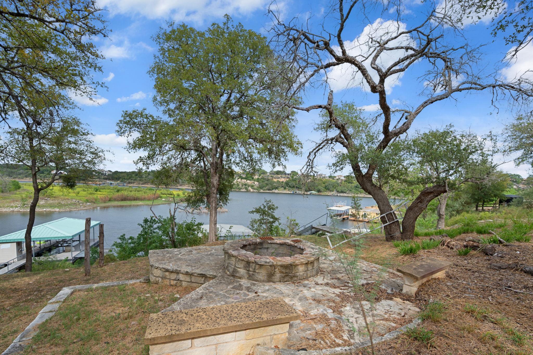 25304 Pedernales Pt, Spicewood, TX 78669