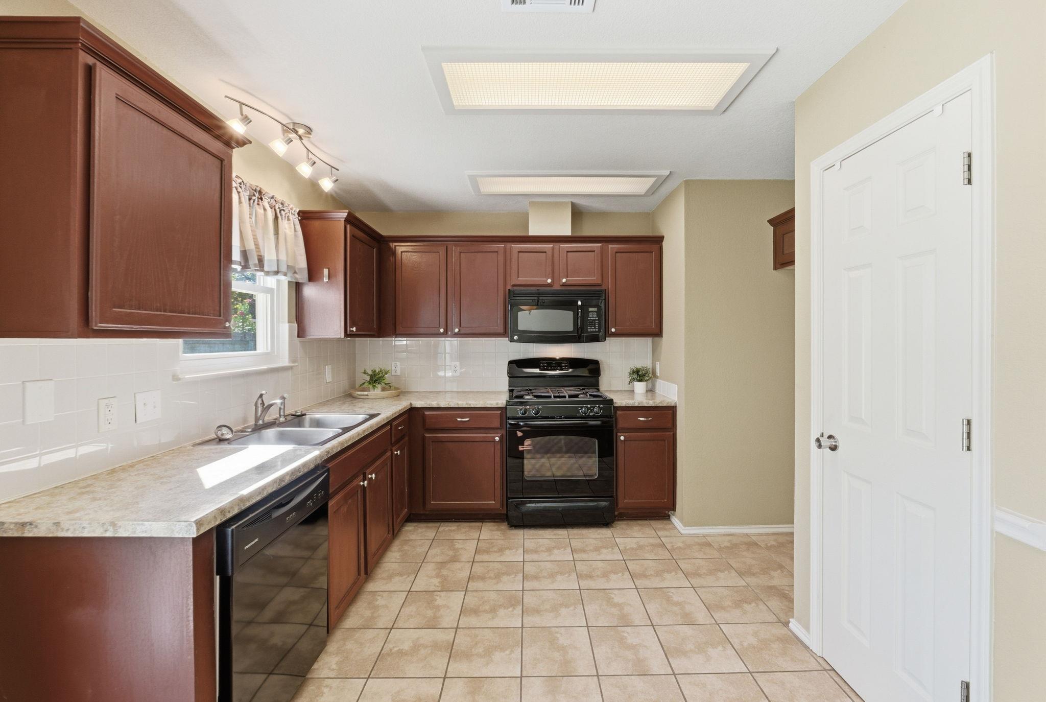 1437 Thibodeaux Dr, Round Rock, TX 78664