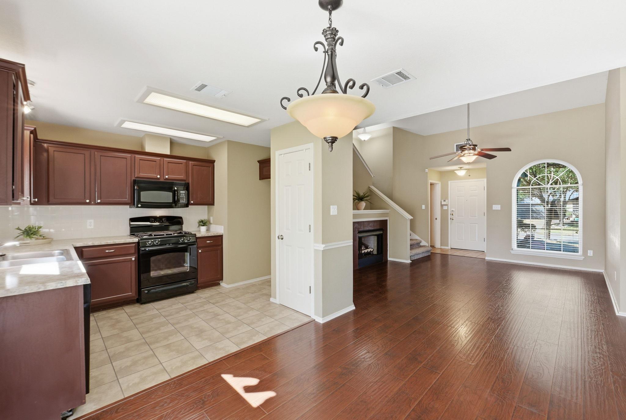 1437 Thibodeaux Dr, Round Rock, TX 78664