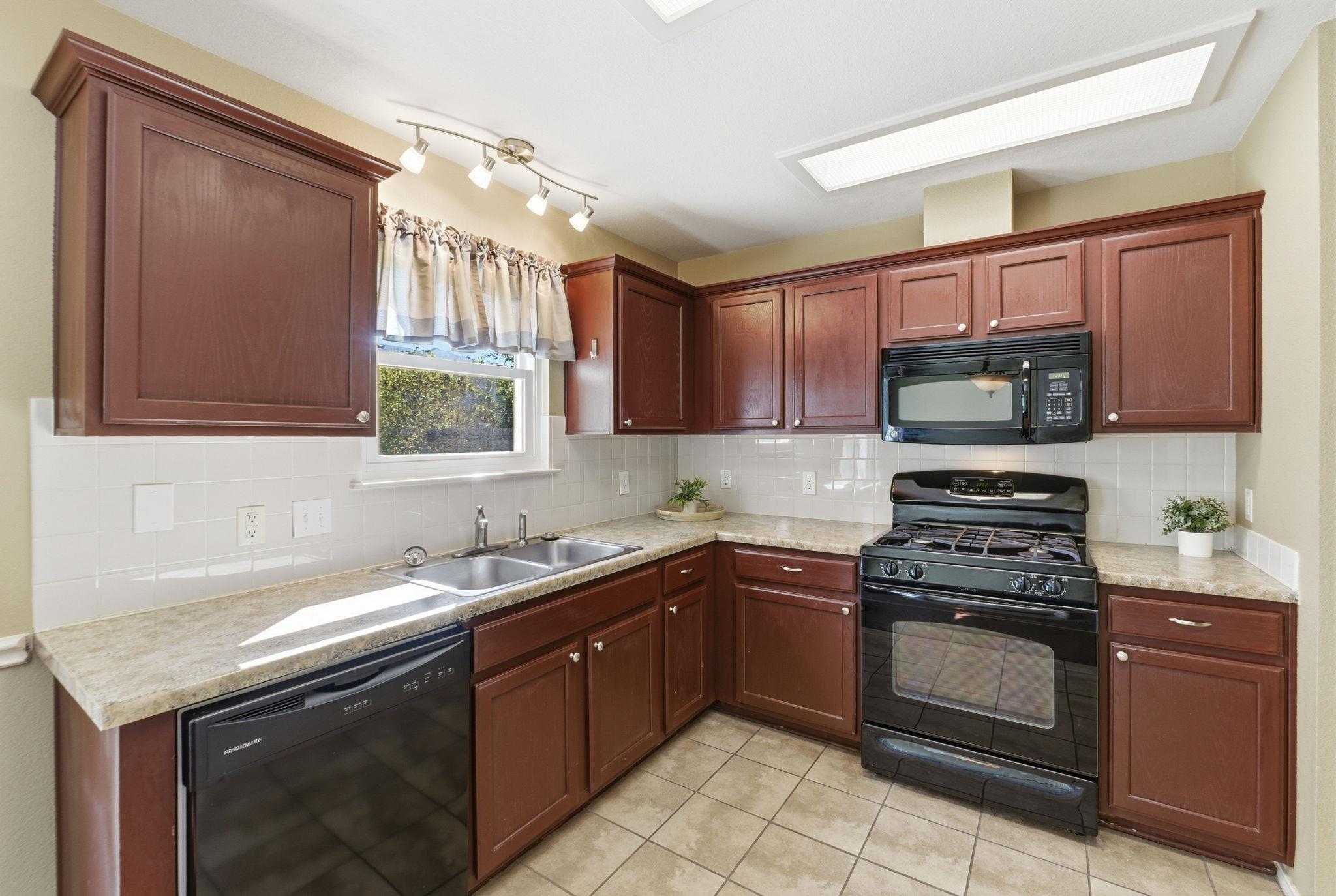 1437 Thibodeaux Dr, Round Rock, TX 78664