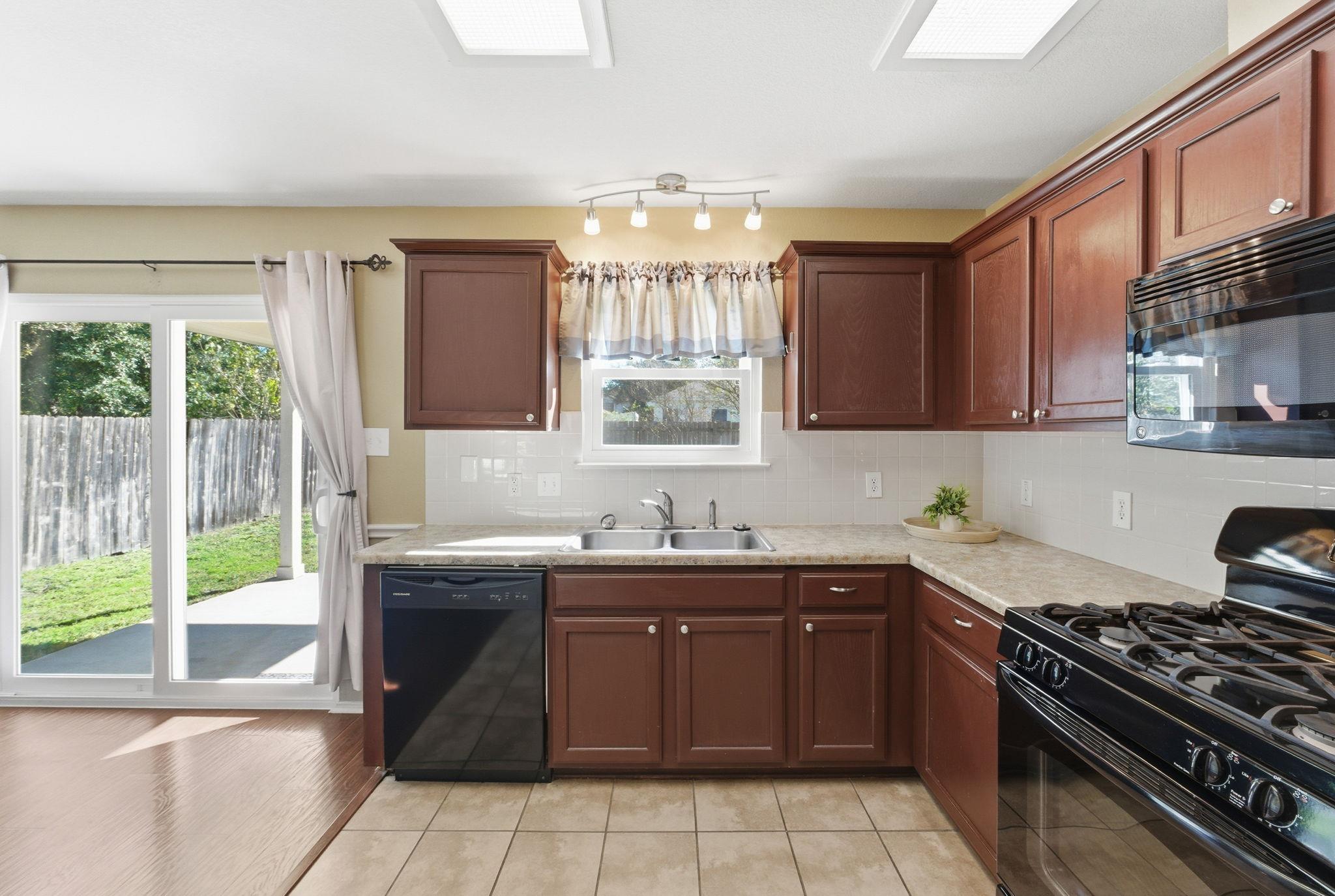 1437 Thibodeaux Dr, Round Rock, TX 78664