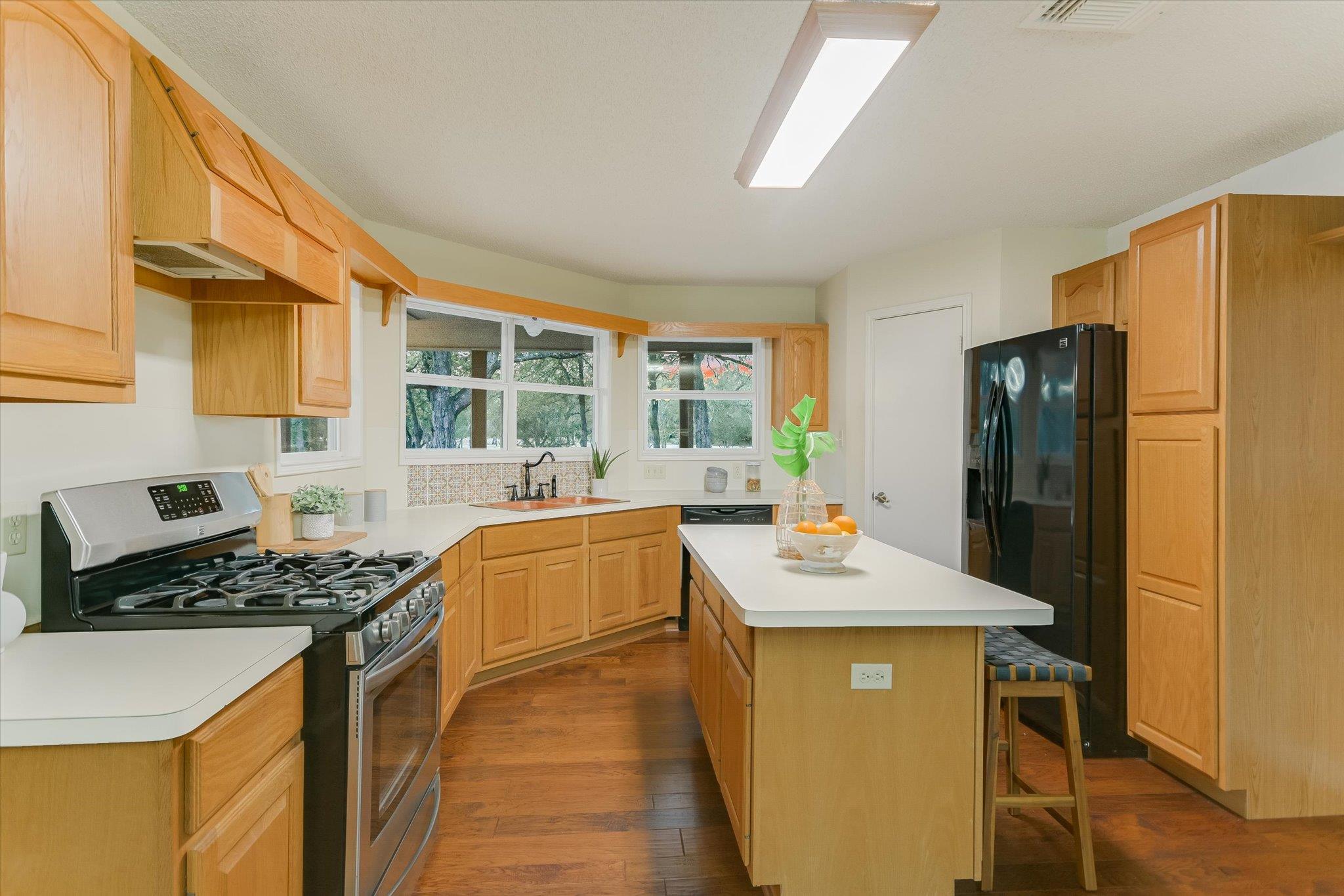 189 Shady Oaks Loop, Cedar Creek, TX 78612