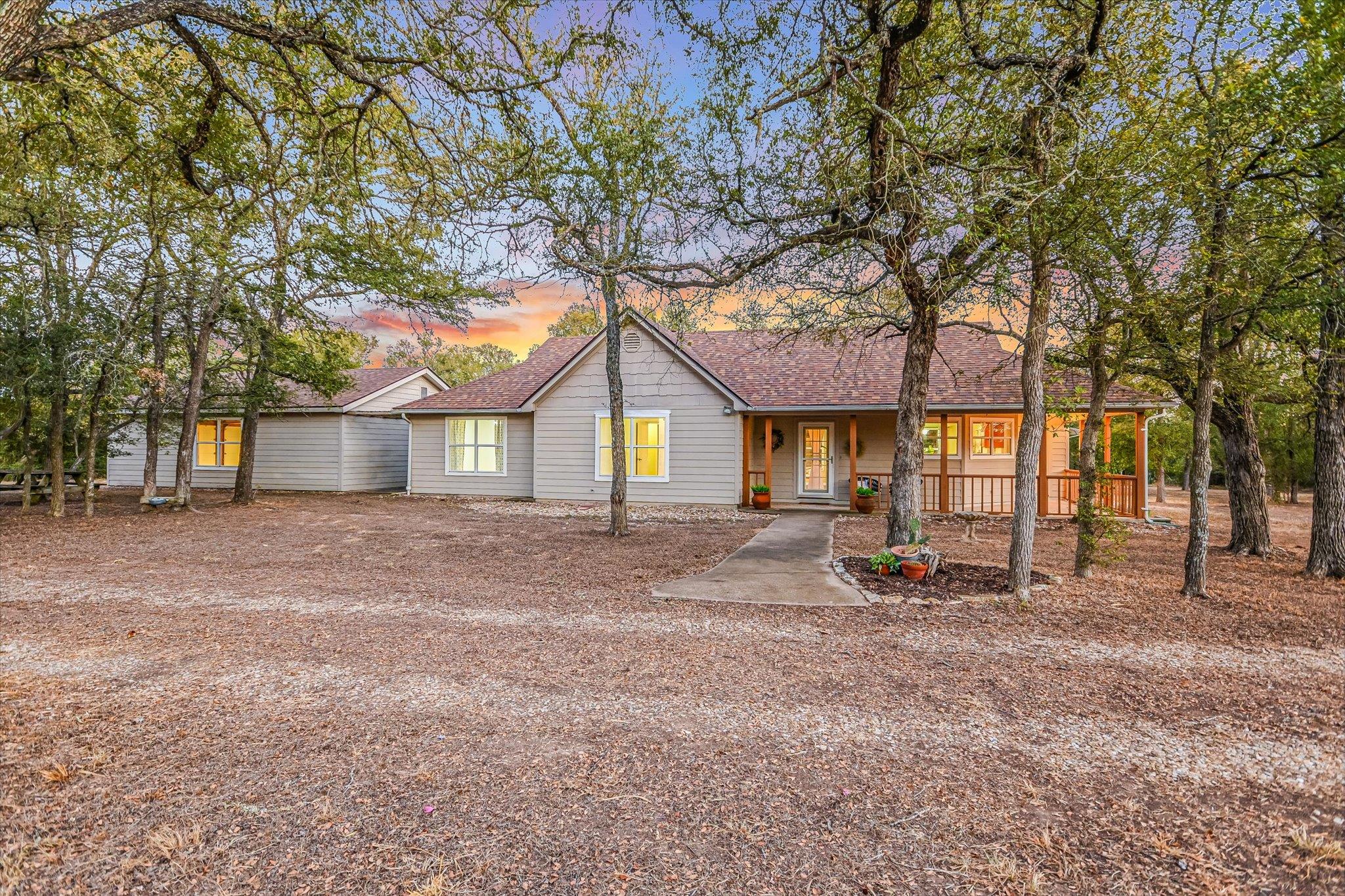 189 Shady Oaks Loop, Cedar Creek, TX 78612