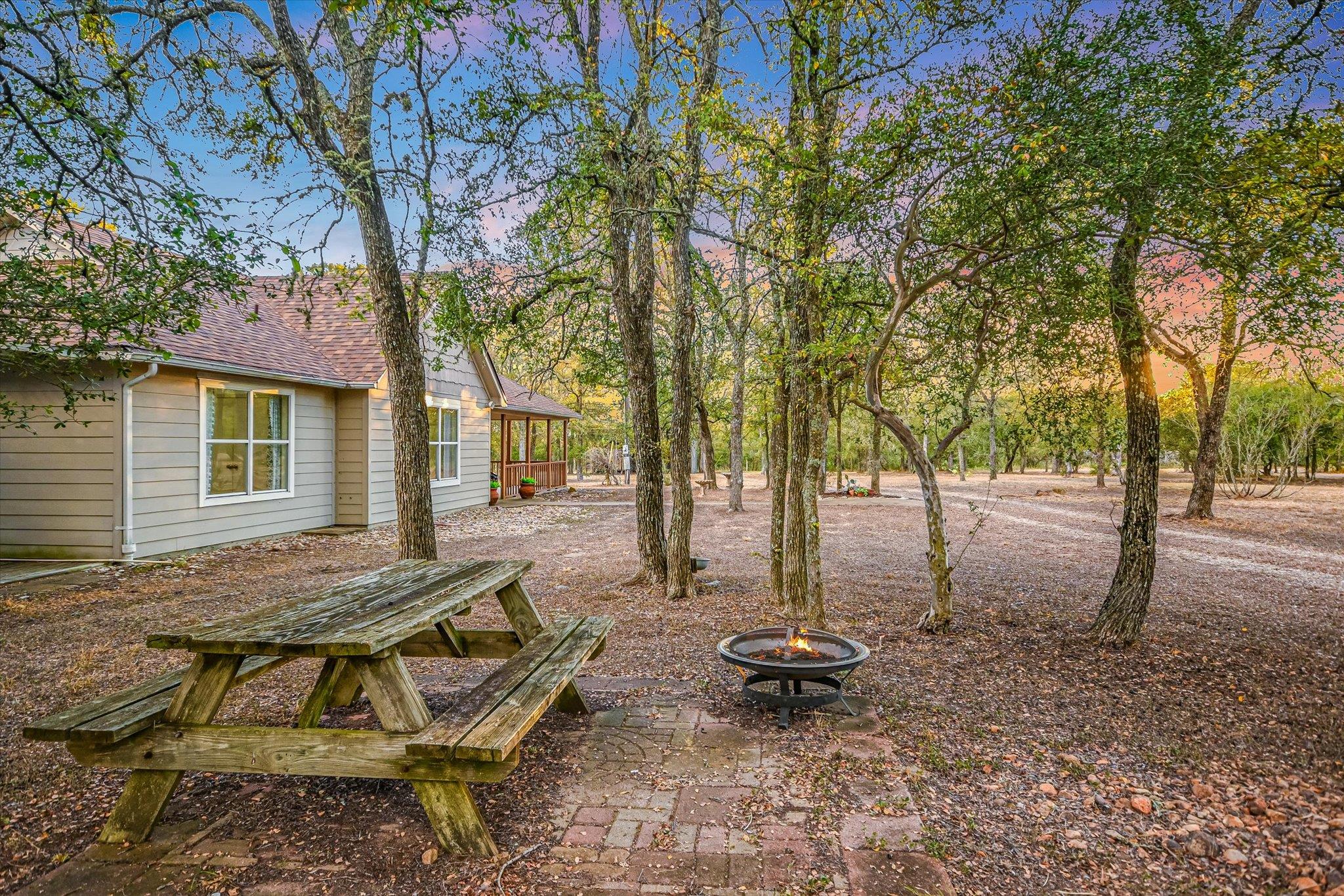 189 Shady Oaks Loop, Cedar Creek, TX 78612