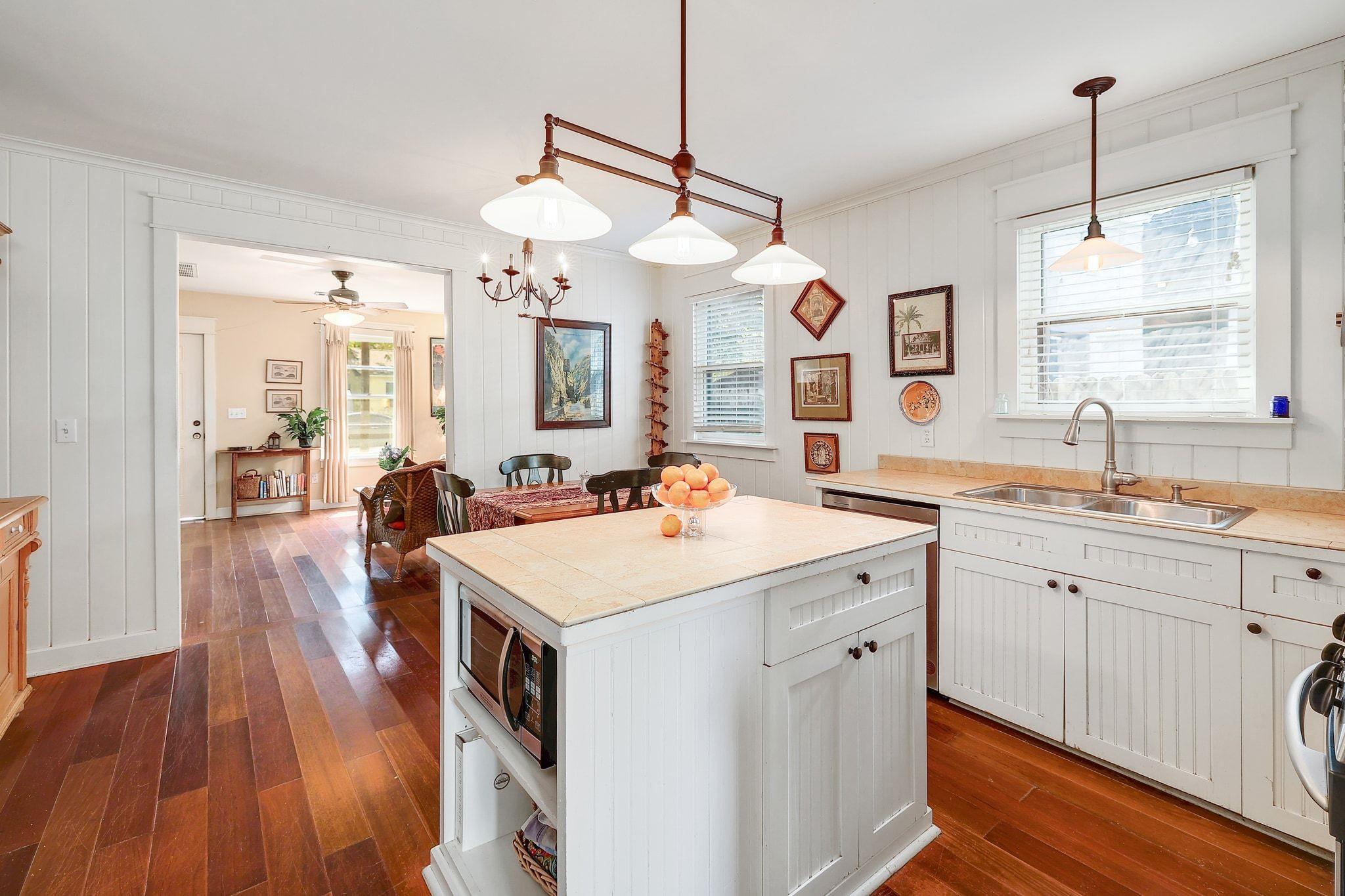 1006 E 44th St, Austin, TX 78751