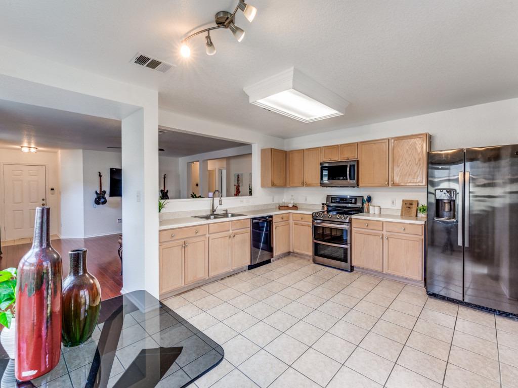 141 Beech Dr, Kyle, TX 78640