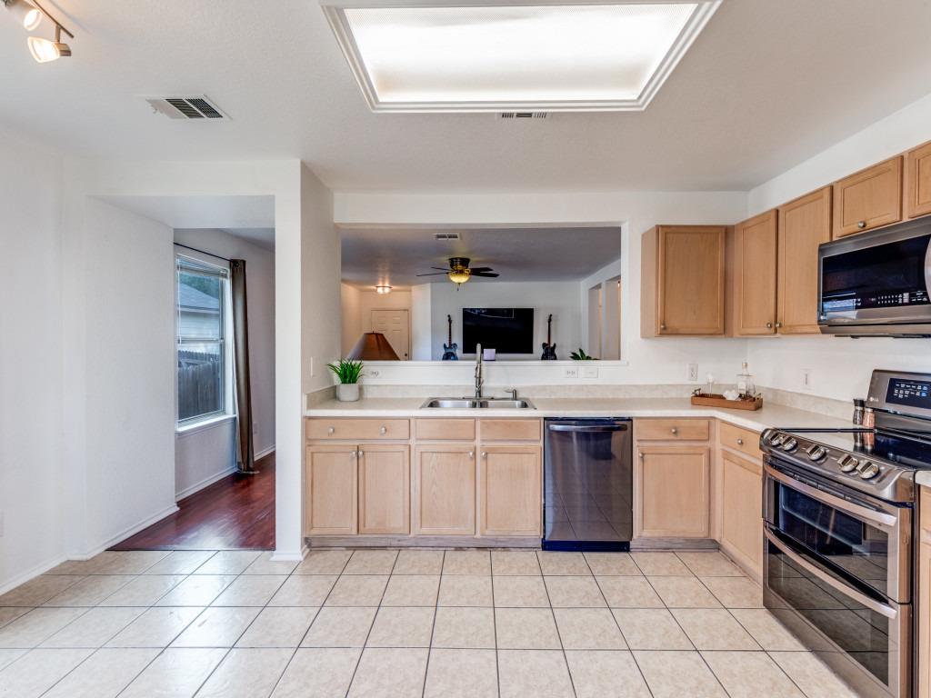 141 Beech Dr, Kyle, TX 78640