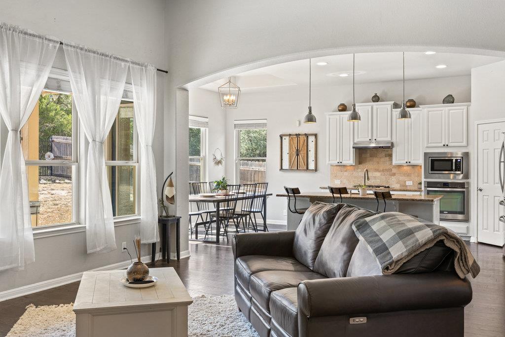 5433 Texas Bluebell Dr, Spicewood, TX 78669