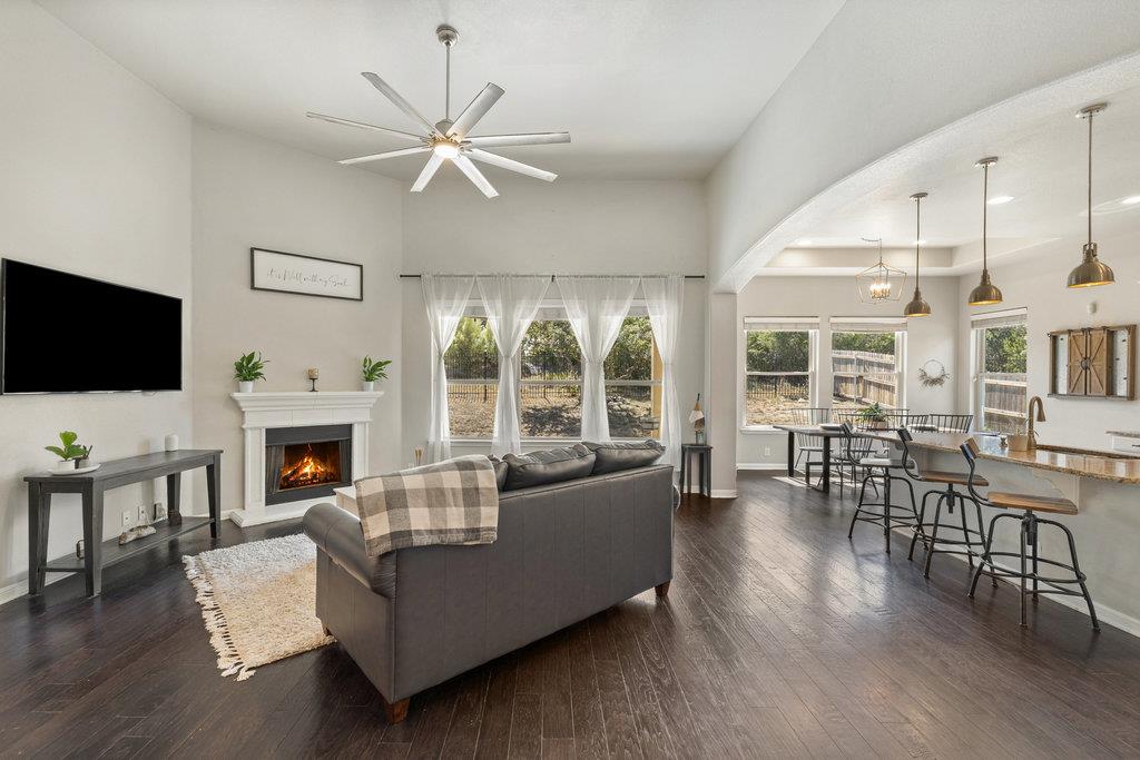 5433 Texas Bluebell Dr, Spicewood, TX 78669