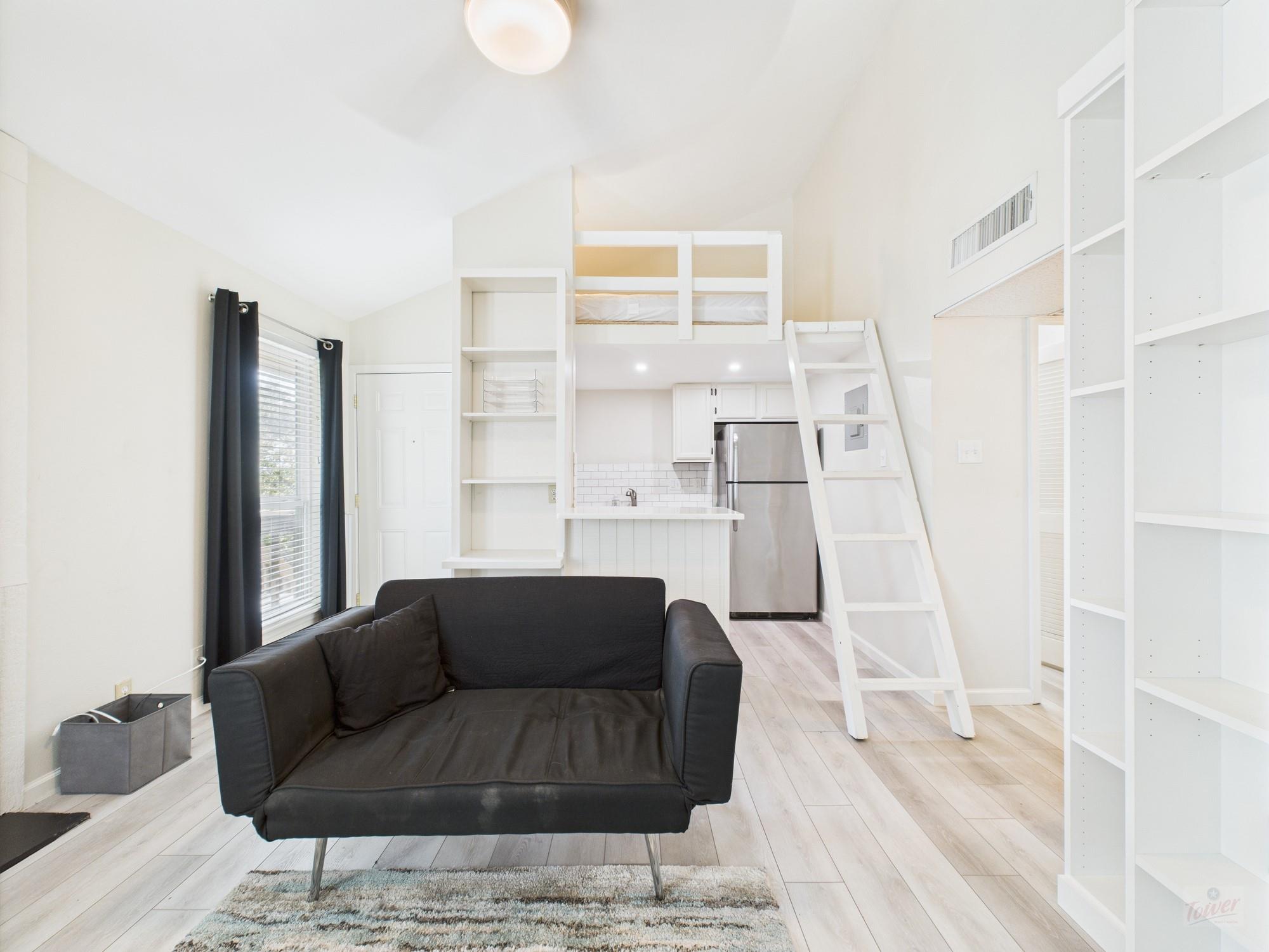 1000 W 26th St # 211, Austin, TX 78705