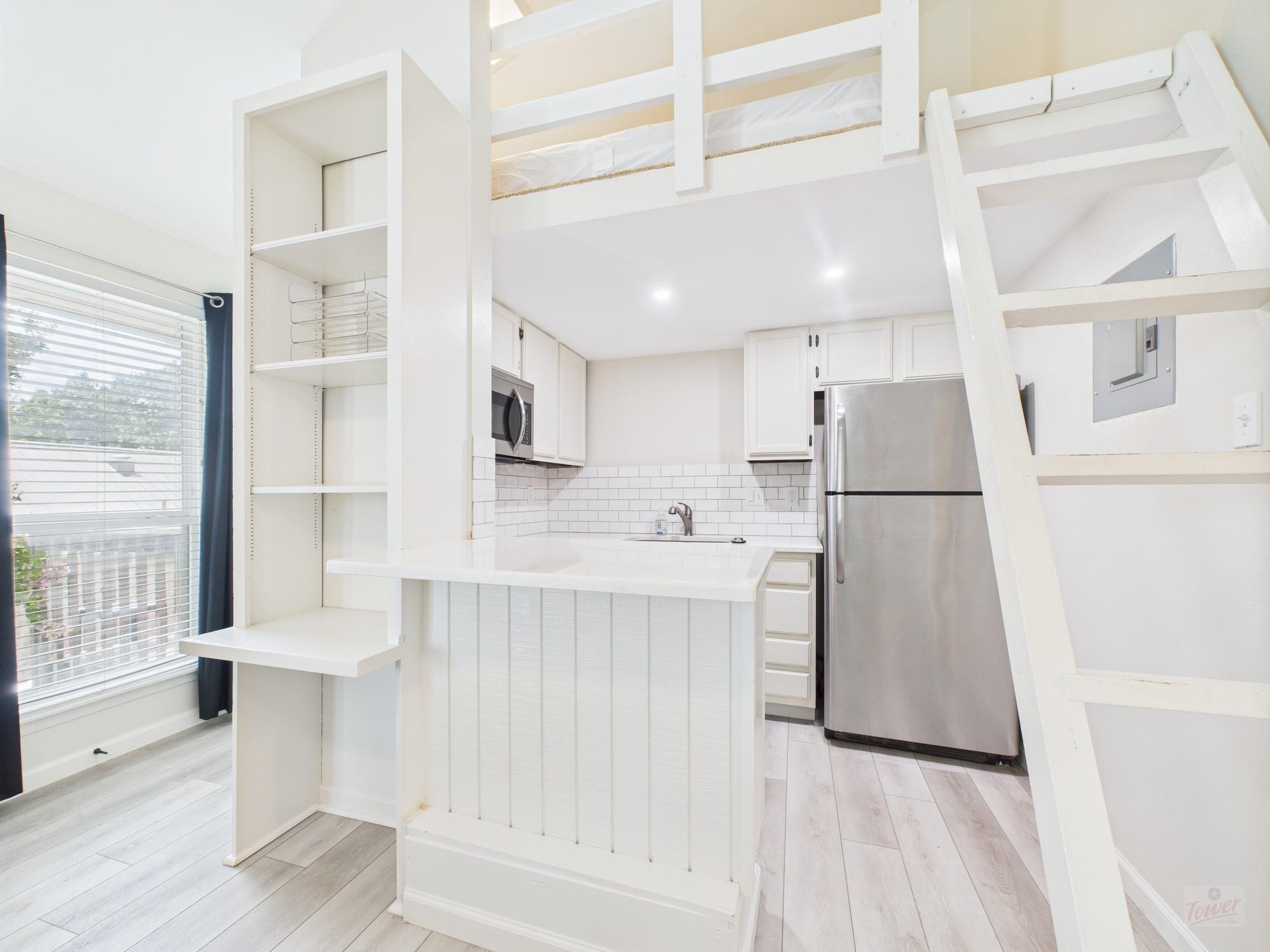 1000 W 26th St # 211, Austin, TX 78705