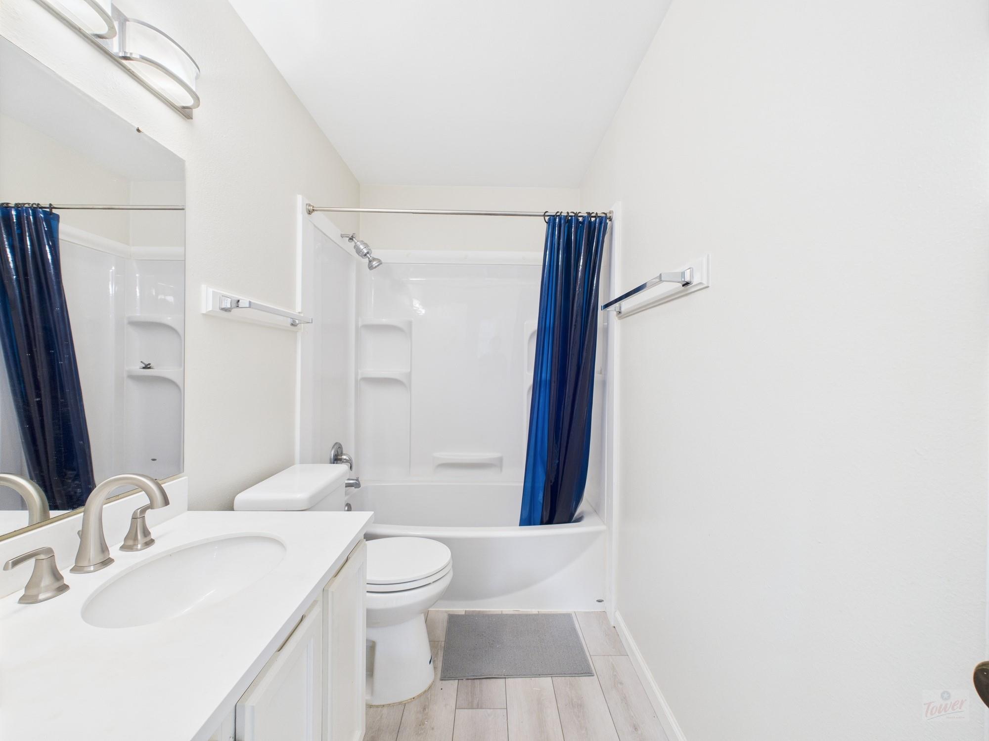 1000 W 26th St # 211, Austin, TX 78705