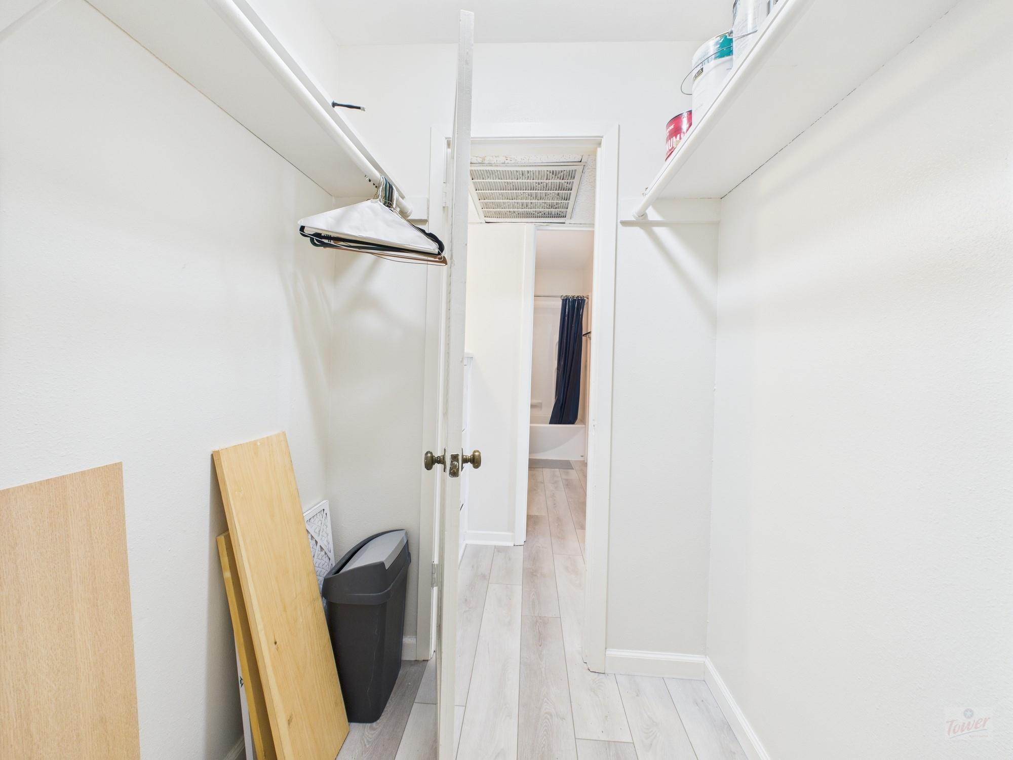 1000 W 26th St # 211, Austin, TX 78705