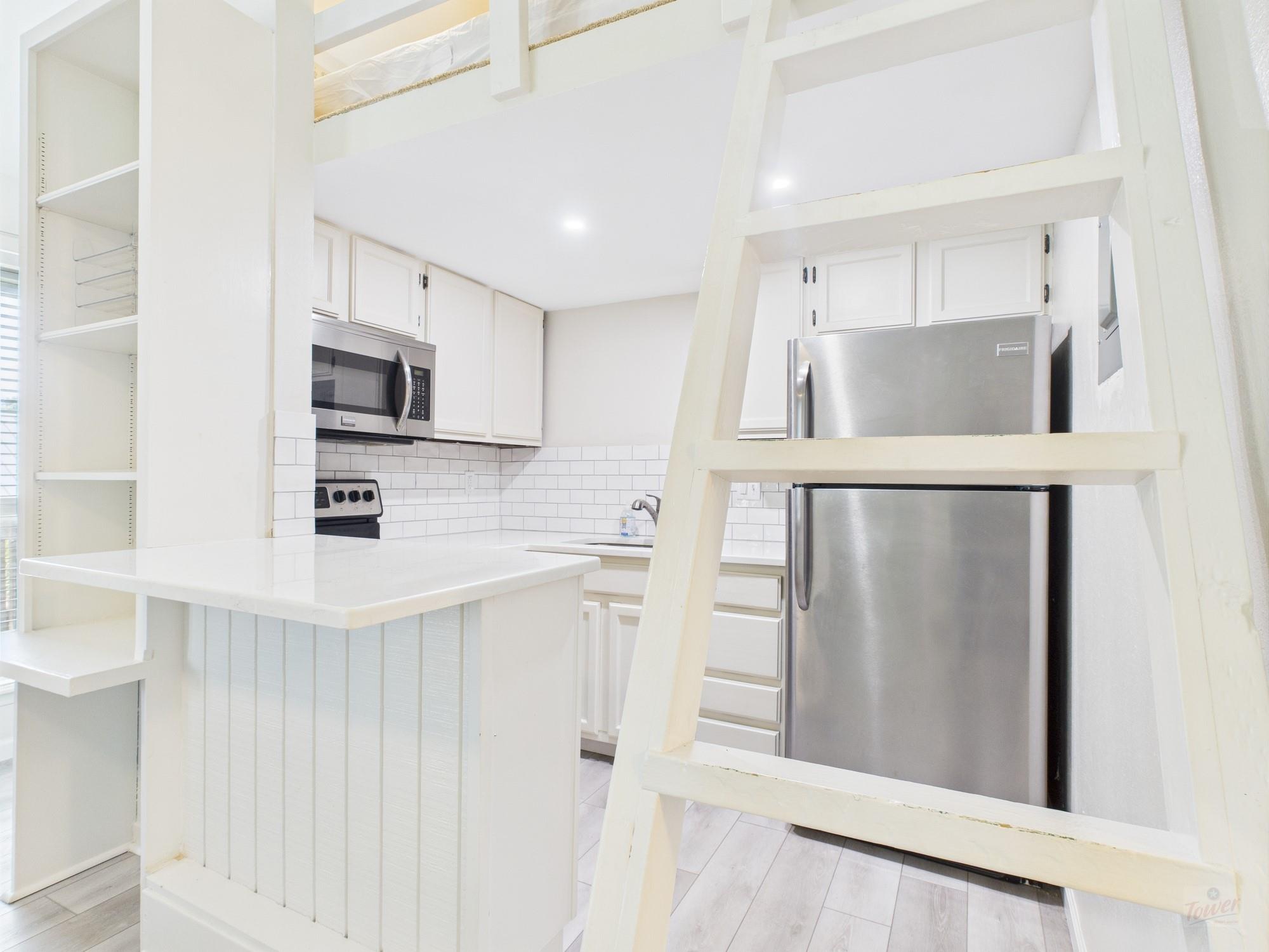 1000 W 26th St # 211, Austin, TX 78705