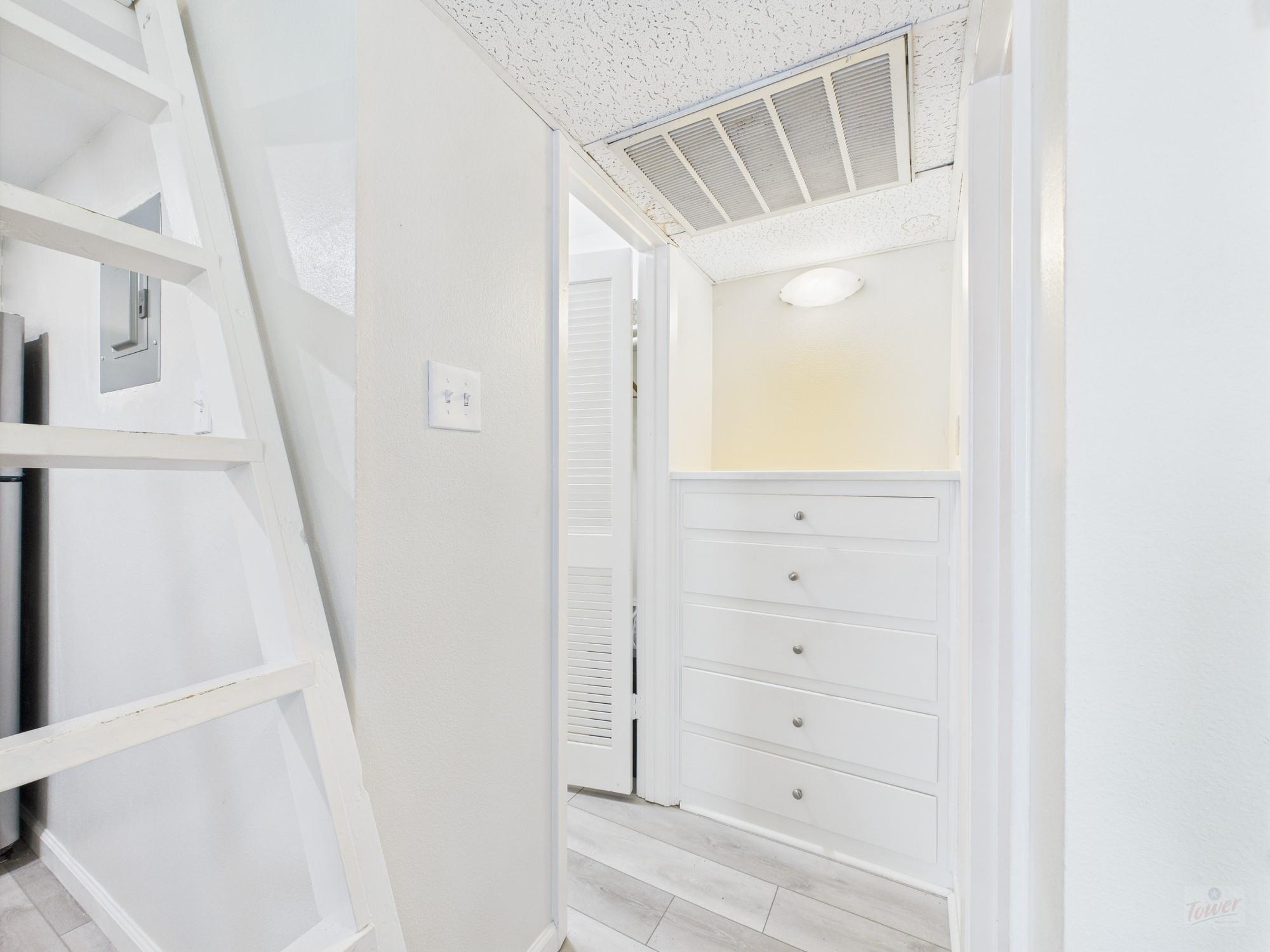 1000 W 26th St # 211, Austin, TX 78705