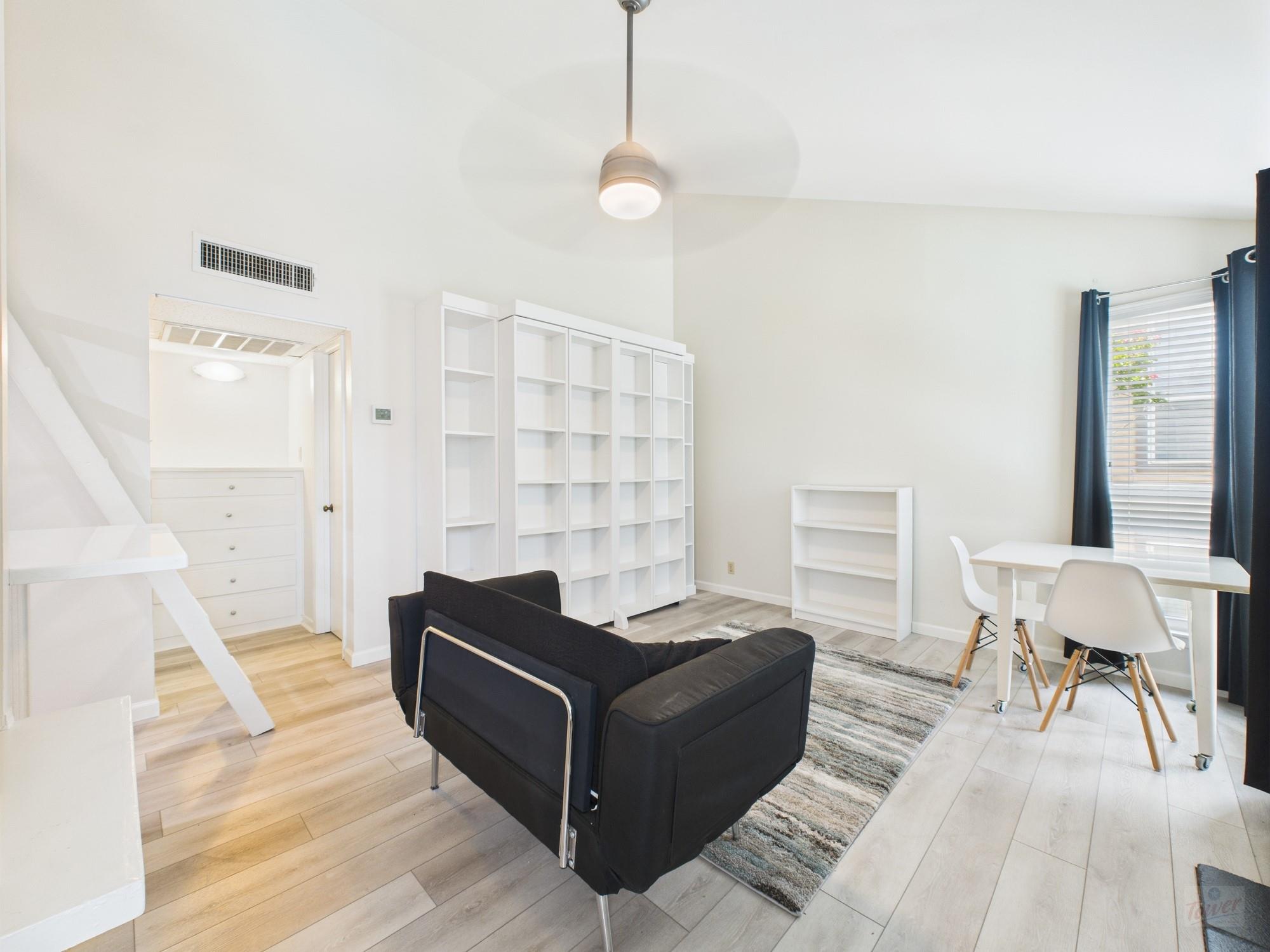 1000 W 26th St # 211, Austin, TX 78705