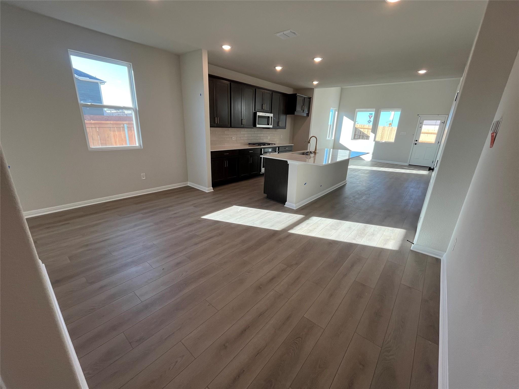 101 Clover Bnd, Liberty Hill, TX 78642