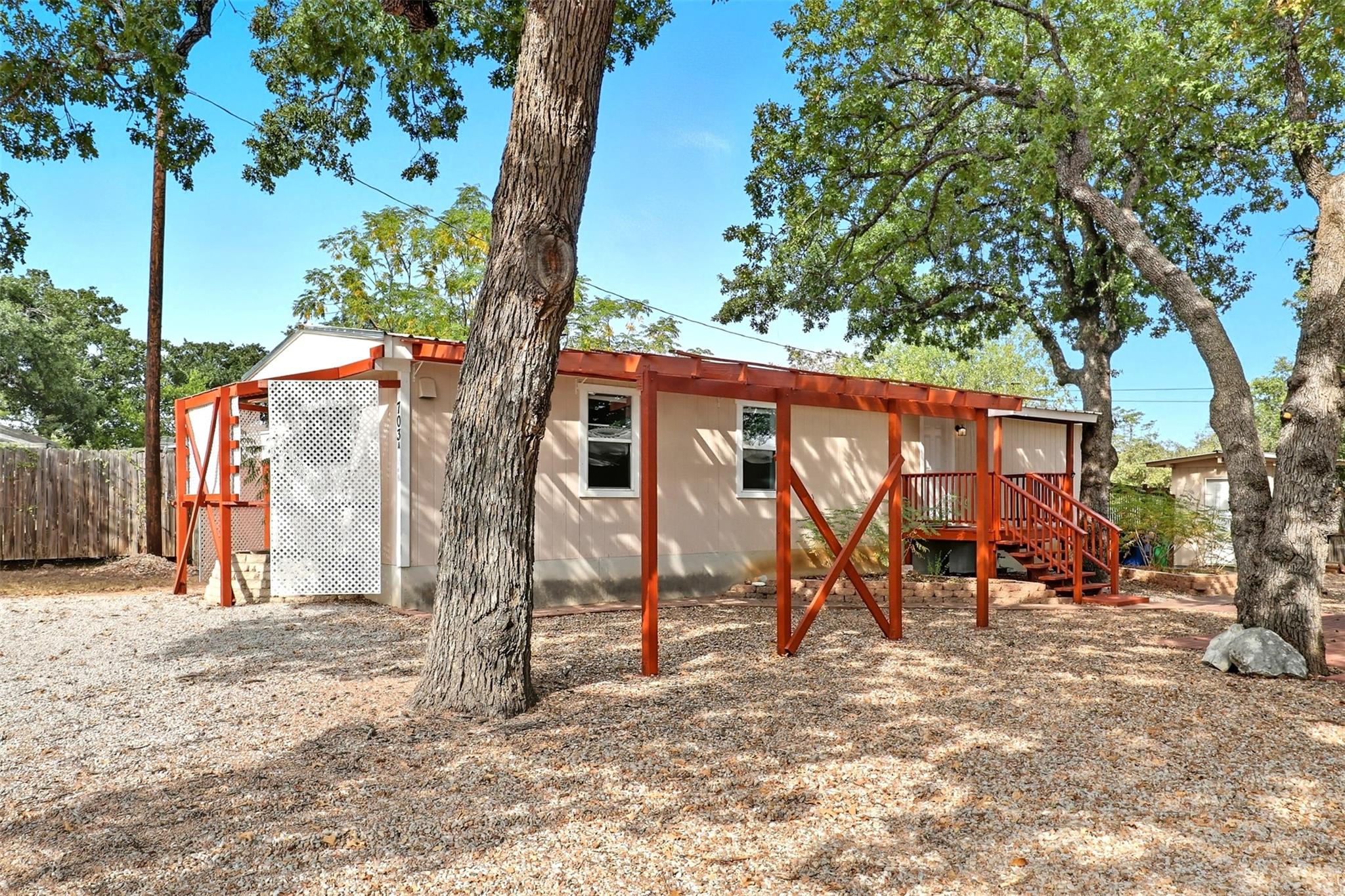 703 & 703A Driftwood Ln, Cottonwood Shores, TX 78657