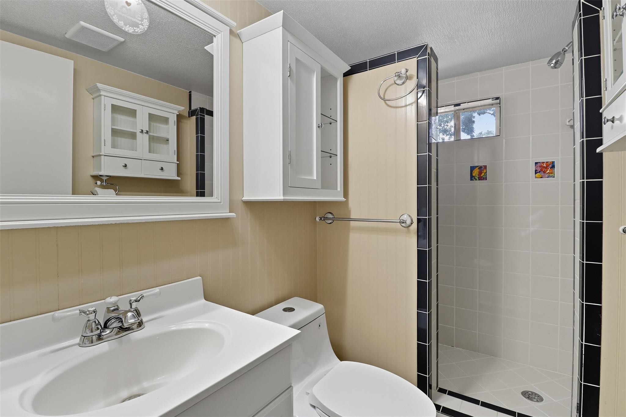 703 & 703A Driftwood Ln, Cottonwood Shores, TX 78657