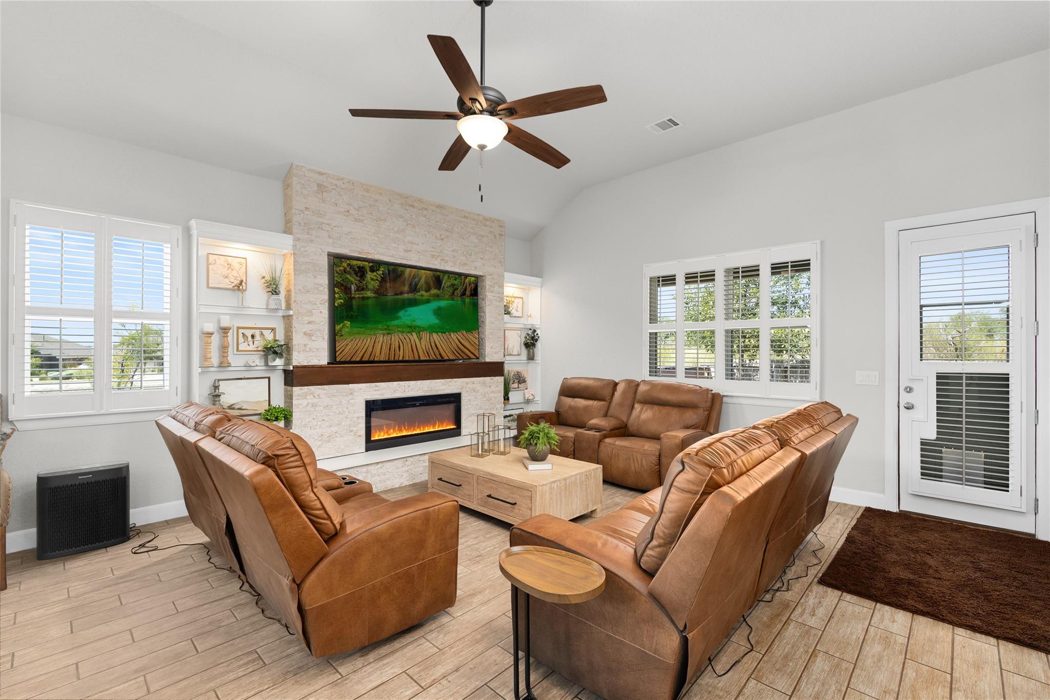 604 Academy Oaks Dr, San Marcos, TX 78666