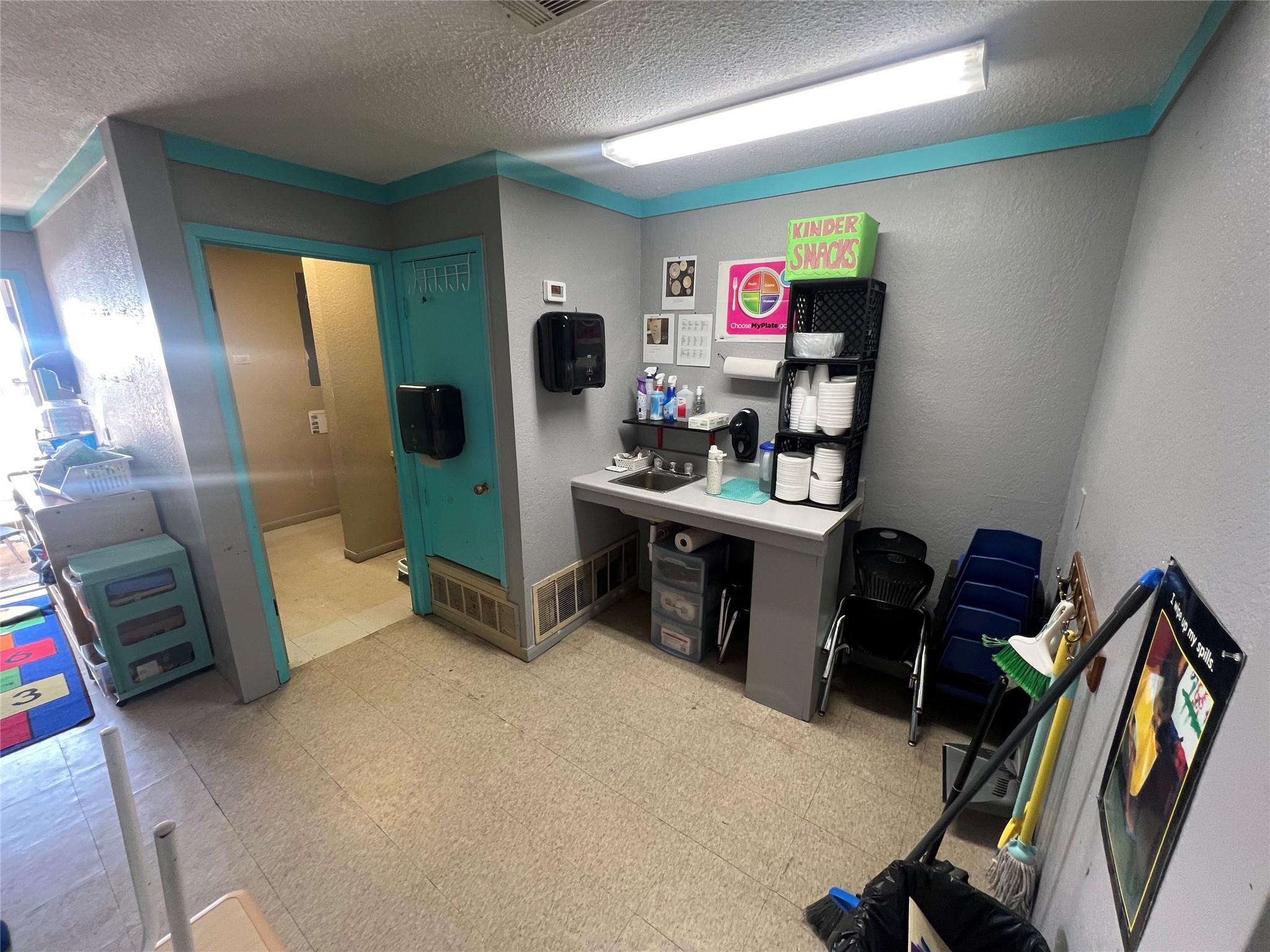 809 M L King Jr Dr, Copperas Cove, TX 76522