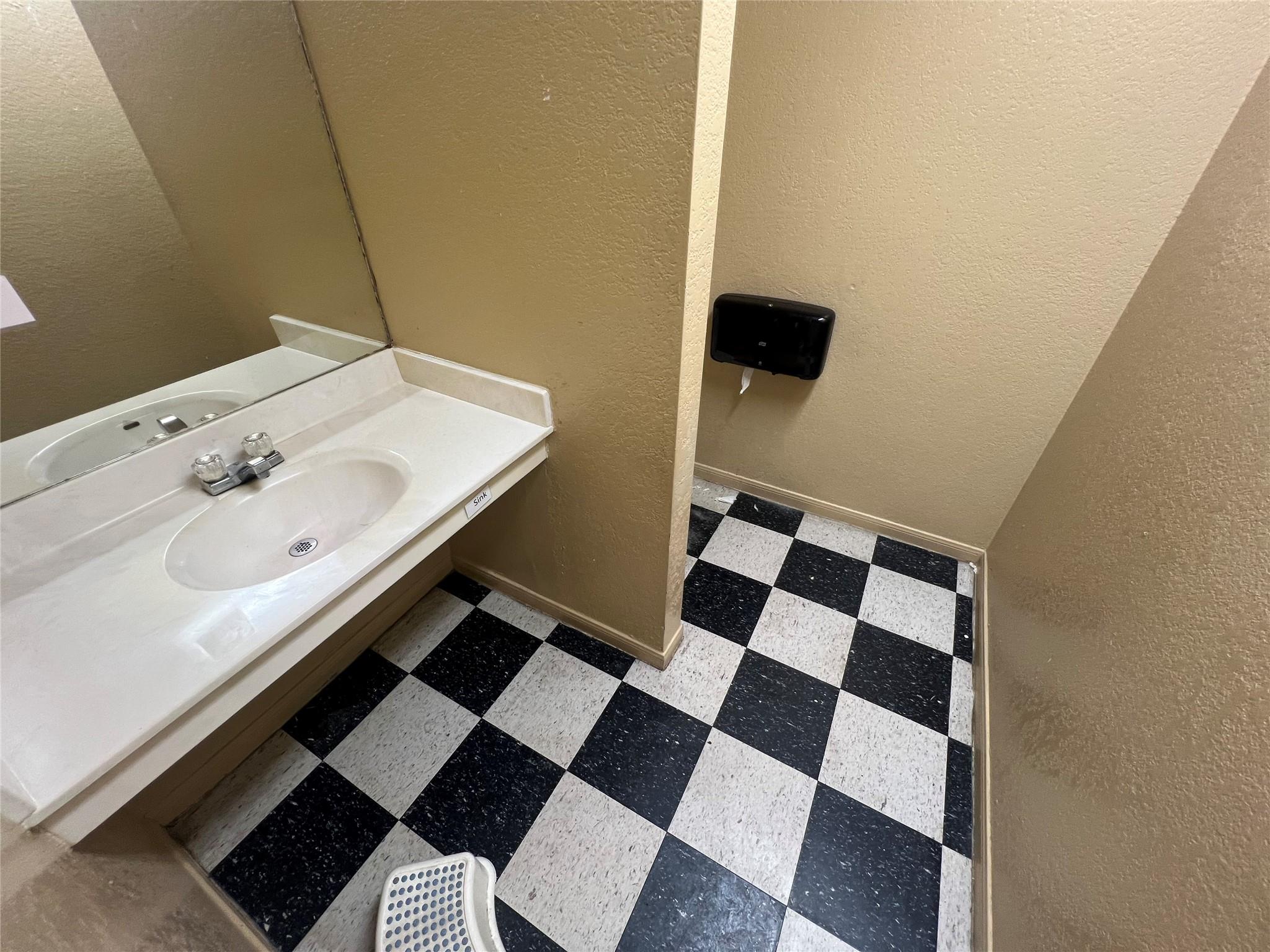 809 M L King Jr Dr, Copperas Cove, TX 76522