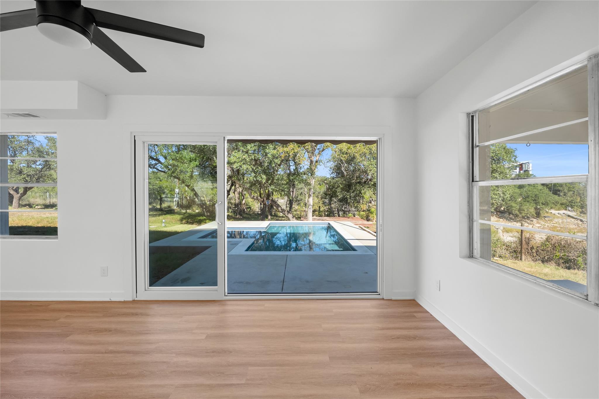 20204 Barnett Glenn Rd, Spicewood, TX 78669