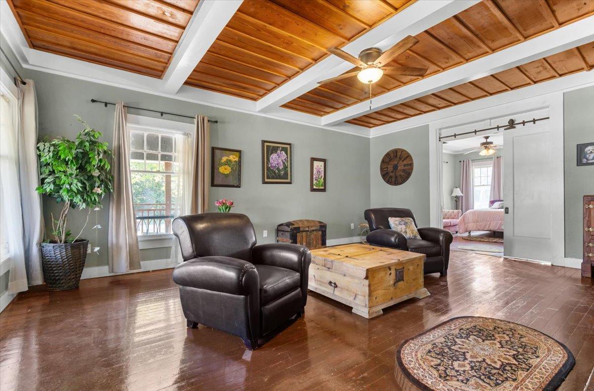 209 S Bowie St, Bartlett, TX 76511