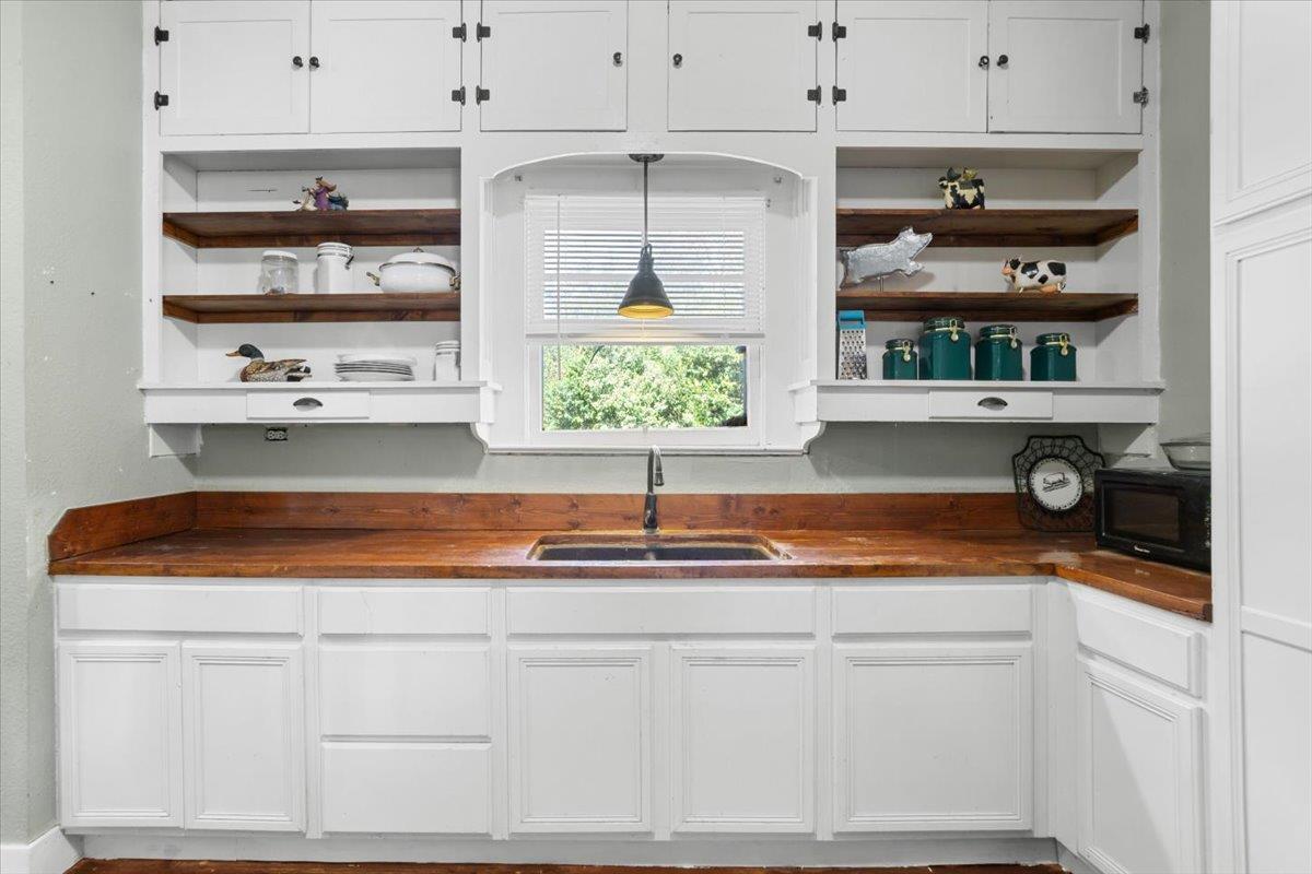 209 S Bowie St, Bartlett, TX 76511