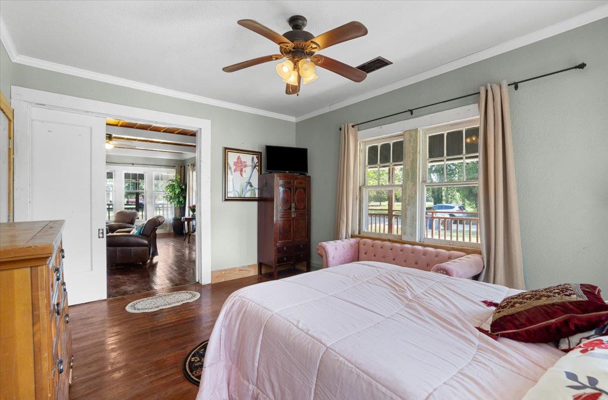 209 S Bowie St, Bartlett, TX 76511