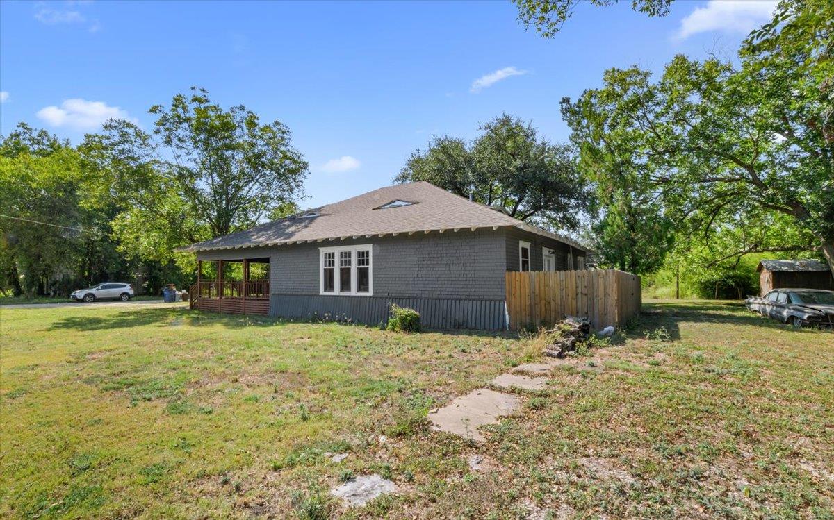 209 S Bowie St, Bartlett, TX 76511