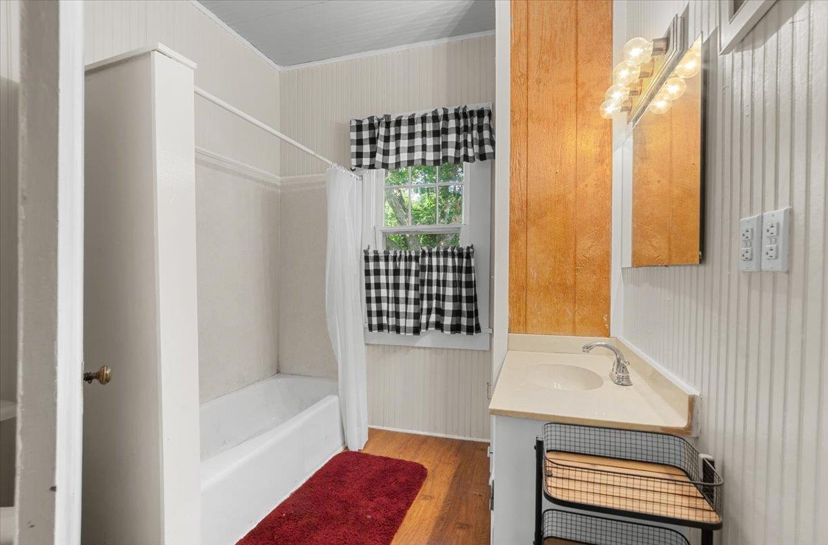 209 S Bowie St, Bartlett, TX 76511