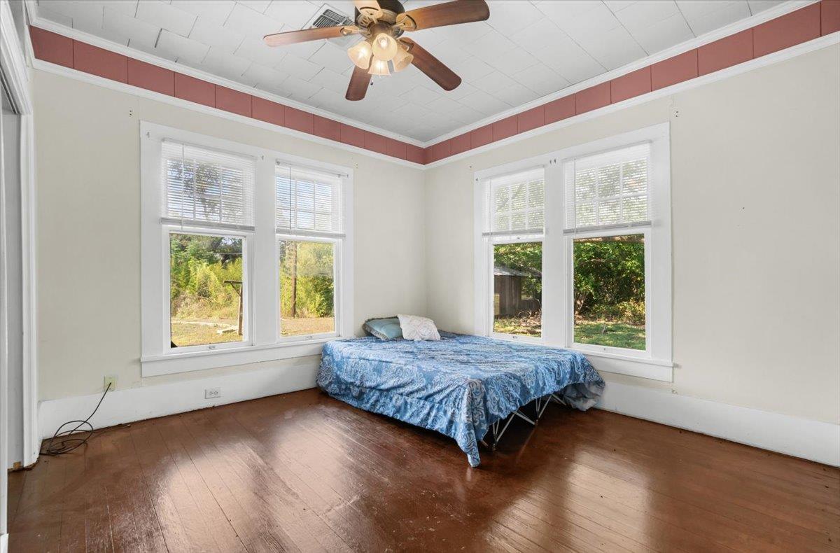 209 S Bowie St, Bartlett, TX 76511