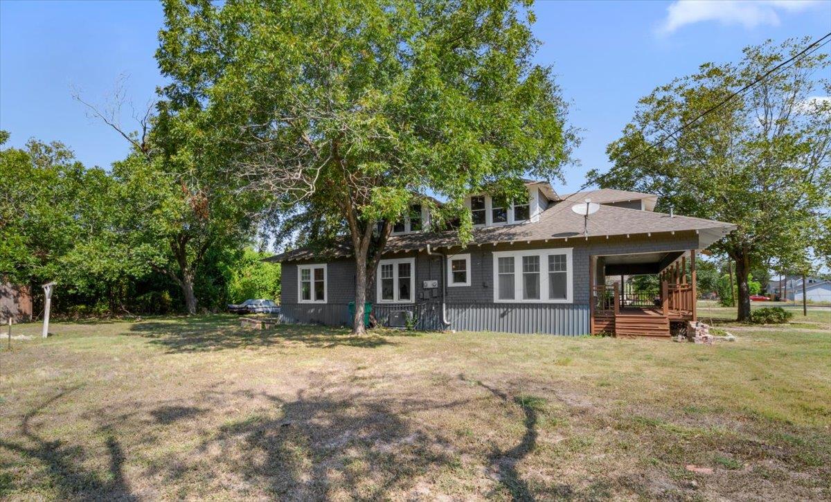 209 S Bowie St, Bartlett, TX 76511